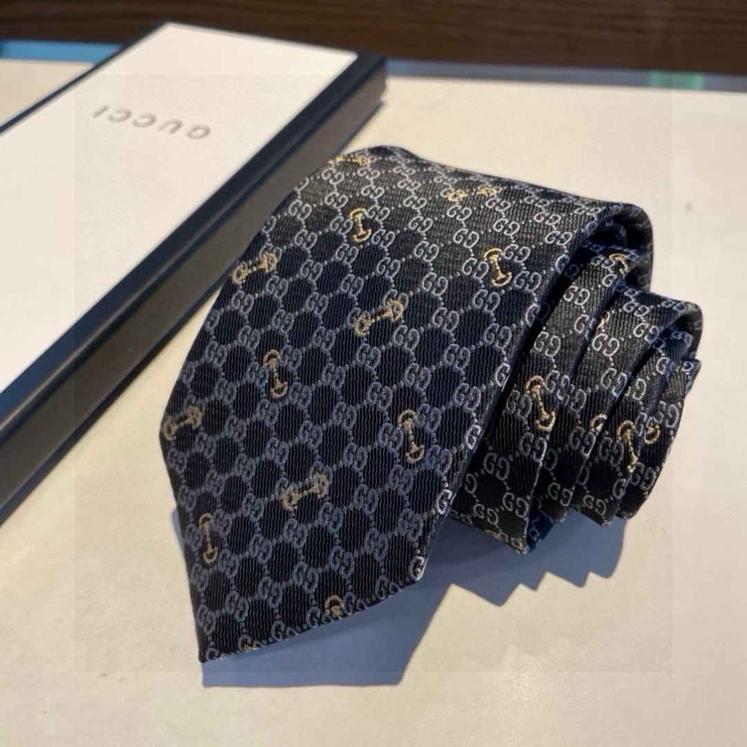 特价👏👏Dior家款新领带 👔👔Dior男士CD提领花带 稀有😻😻展现精湛工手与时尚优雅理的想选择，这采