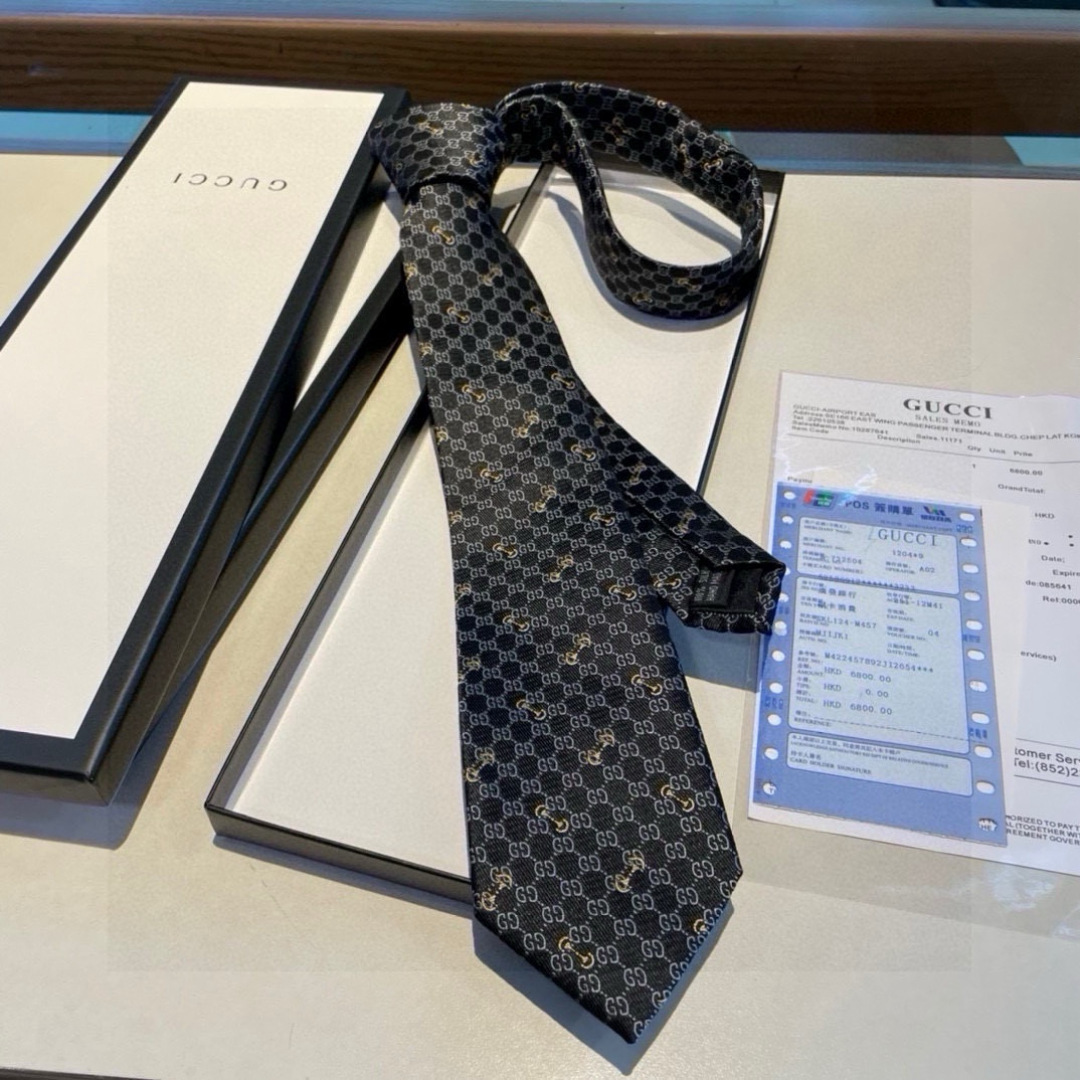 特价👏👏Dior家款新领带 👔👔Dior男士CD提领花带 稀有😻😻展现精湛工手与时尚优雅理的想选择，这采