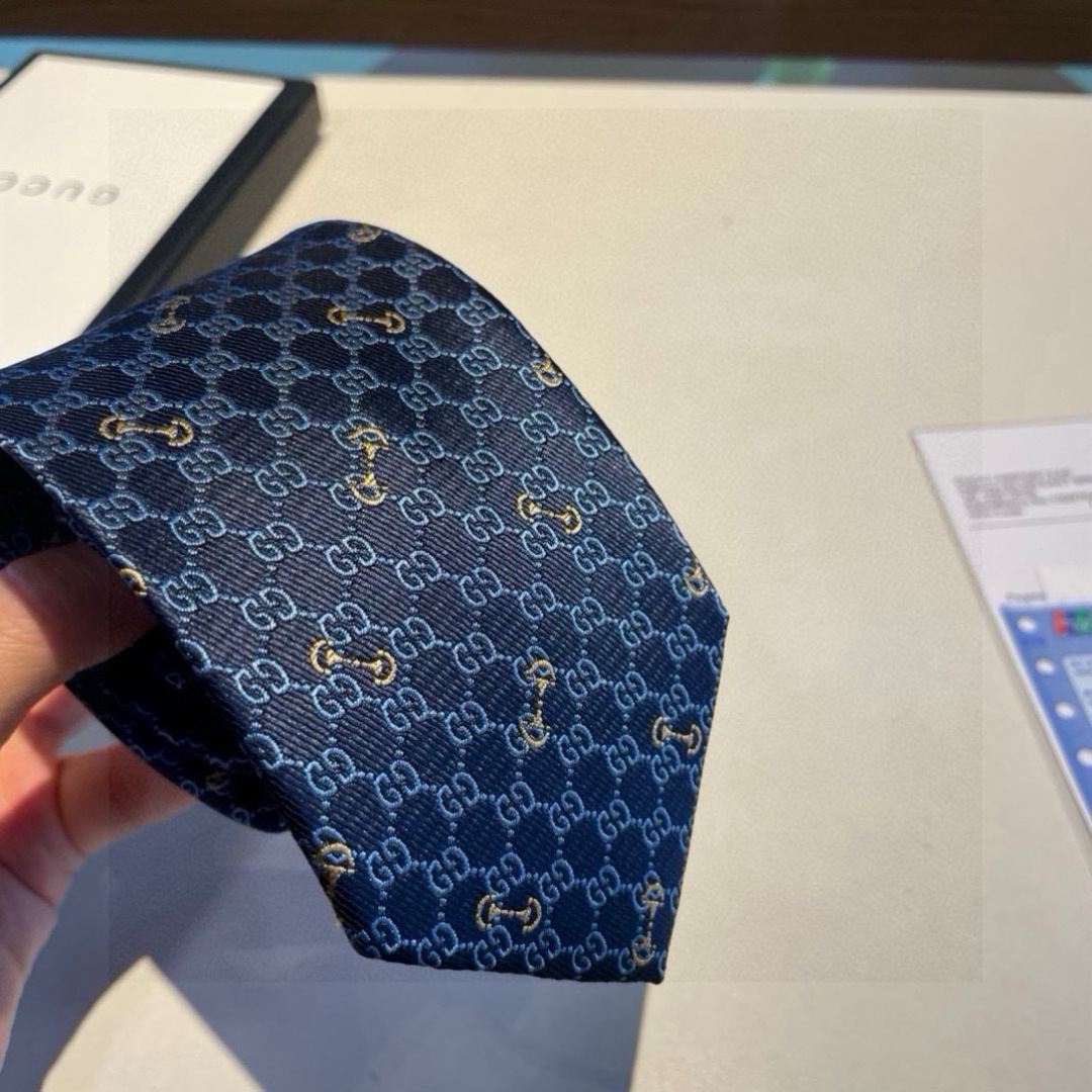 特价👏👏Dior家款新领带 👔👔Dior男士CD提领花带 稀有😻😻展现精湛工手与时尚优雅理的想选择，这采