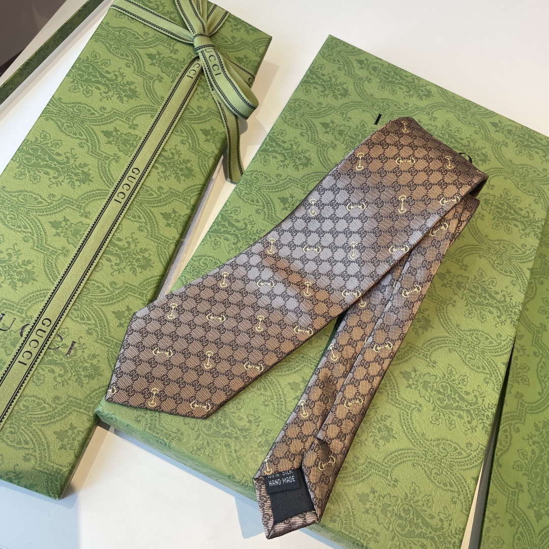 特价👏👏Dior家款新领带 👔👔Dior男士CD提领花带 稀有😻😻展现精湛工手与时尚优雅理的想选择，这采