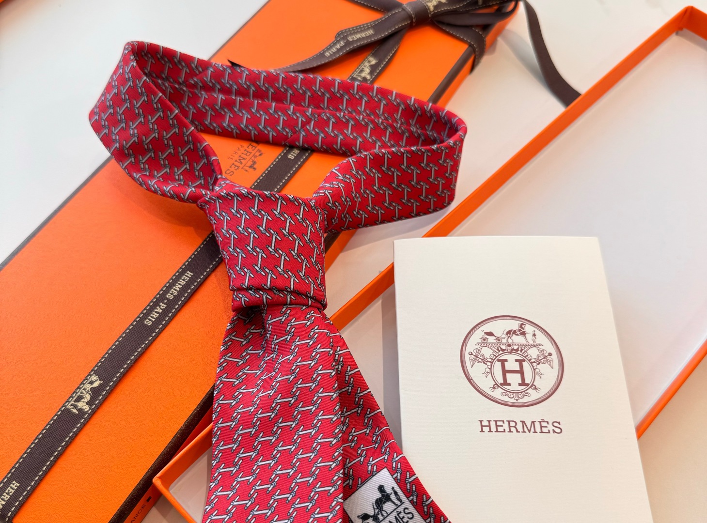 特价特 爱马仕男士新款领带系列👔👔，稀有H家每年都有一千条不同印花的领带面世，从最初的多以几何图案表现骑