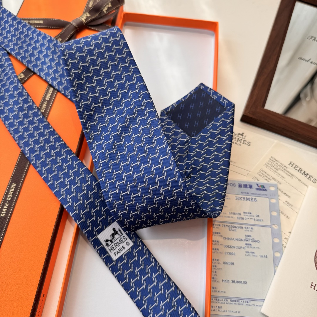 特价特 爱马仕男士新款领带系列👔👔，稀有H家每年都有一千条不同印花的领带面世，从最初的多以几何图案表现骑