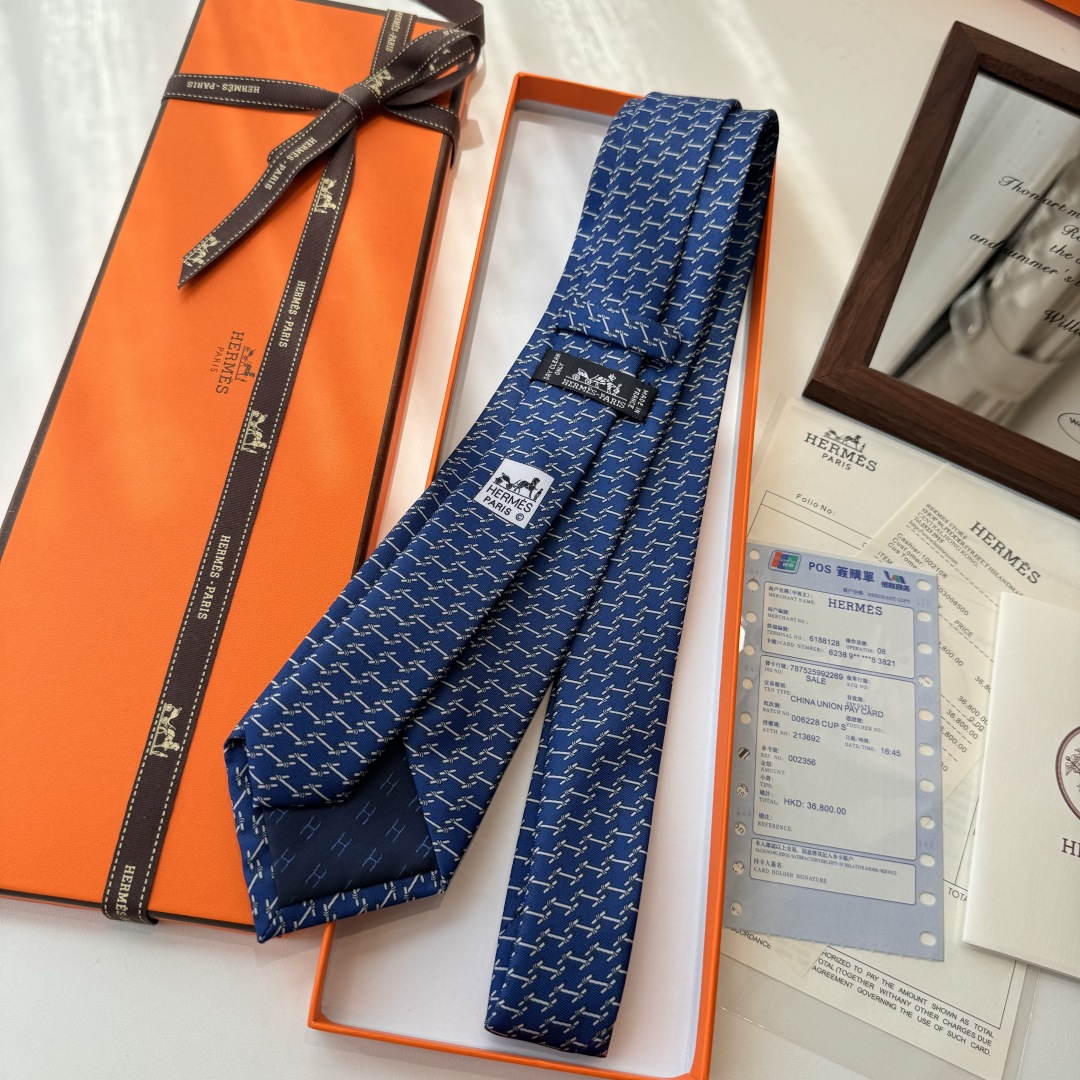 特价特 爱马仕男士新款领带系列👔👔，稀有H家每年都有一千条不同印花的领带面世，从最初的多以几何图案表现骑
