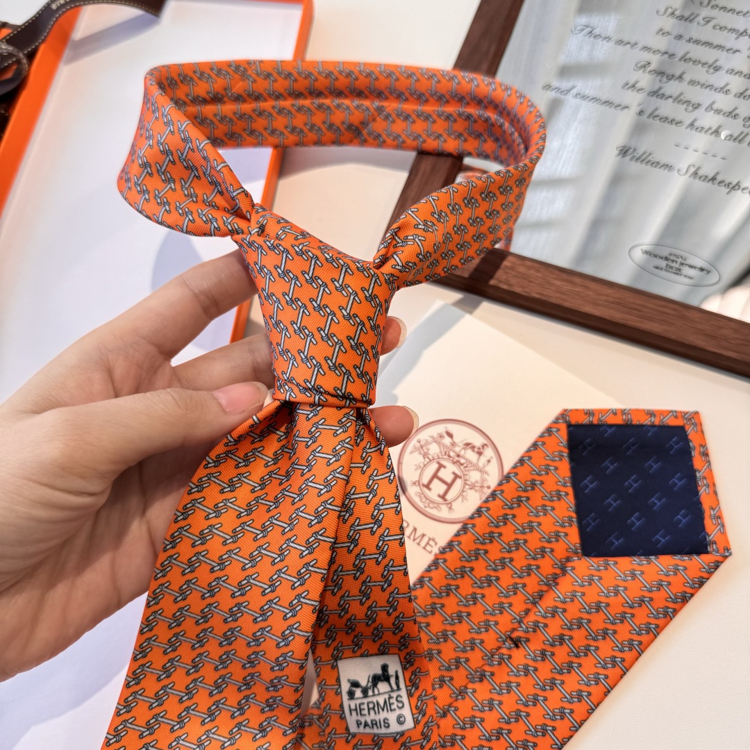 特价特 爱马仕男士新款领带系列👔👔，稀有H家每年都有一千条不同印花的领带面世，从最初的多以几何图案表现骑