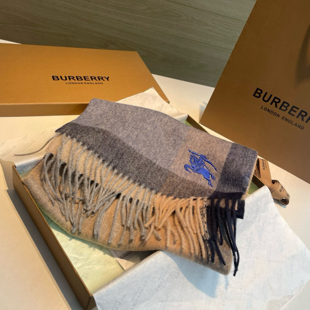 蓝马系列 ✨✨Burberry · 巴宝莉双面围巾❗好看的要疯掉了，太有型太有魅力了❗❗非常斯文时尚的秋