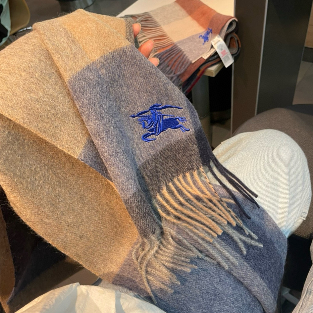 蓝马系列 ✨✨Burberry · 巴宝莉双面围巾❗好看的要疯掉了，太有型太有魅力了❗❗非常斯文时尚的秋