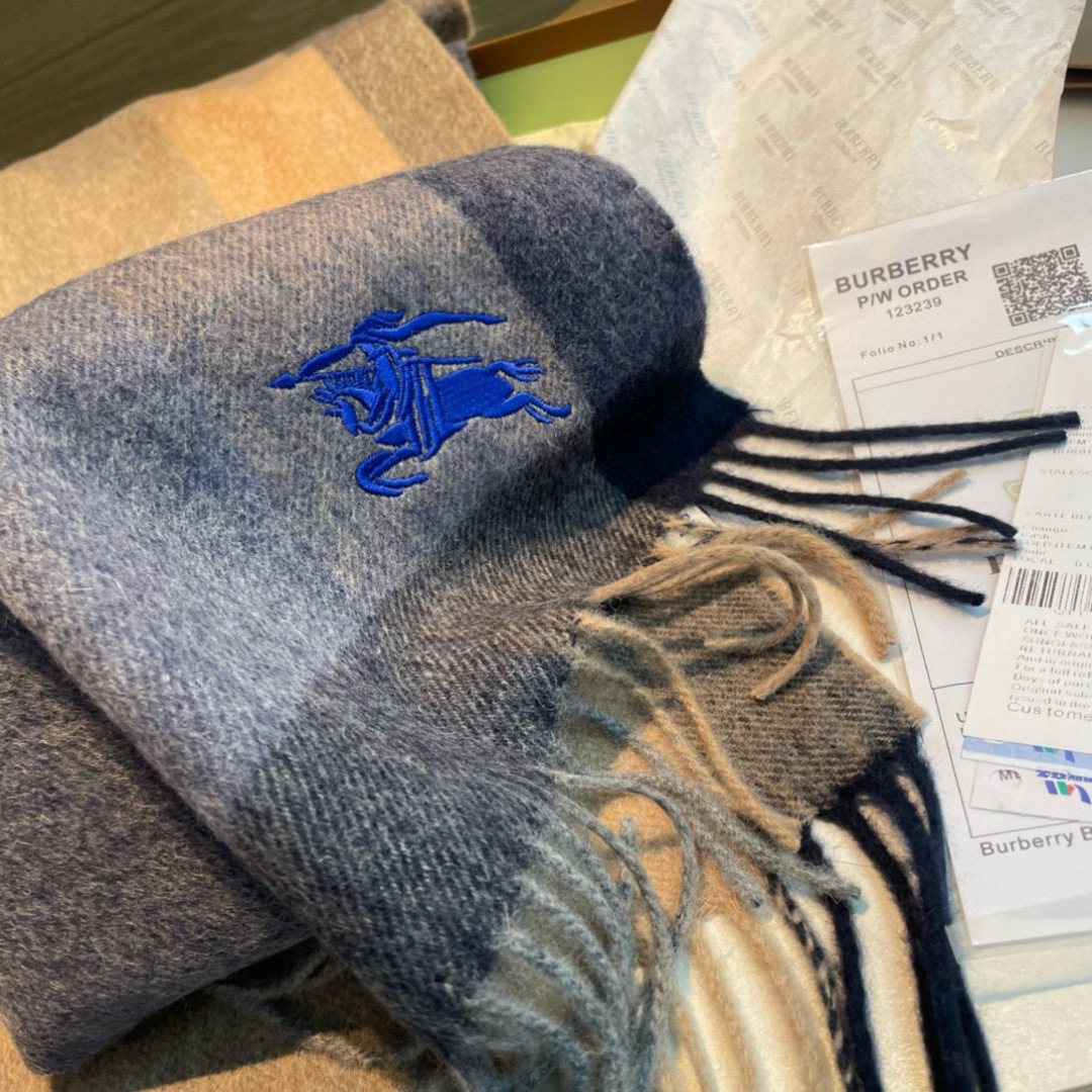 蓝马系列 ✨✨Burberry · 巴宝莉双面围巾❗好看的要疯掉了，太有型太有魅力了❗❗非常斯文时尚的秋