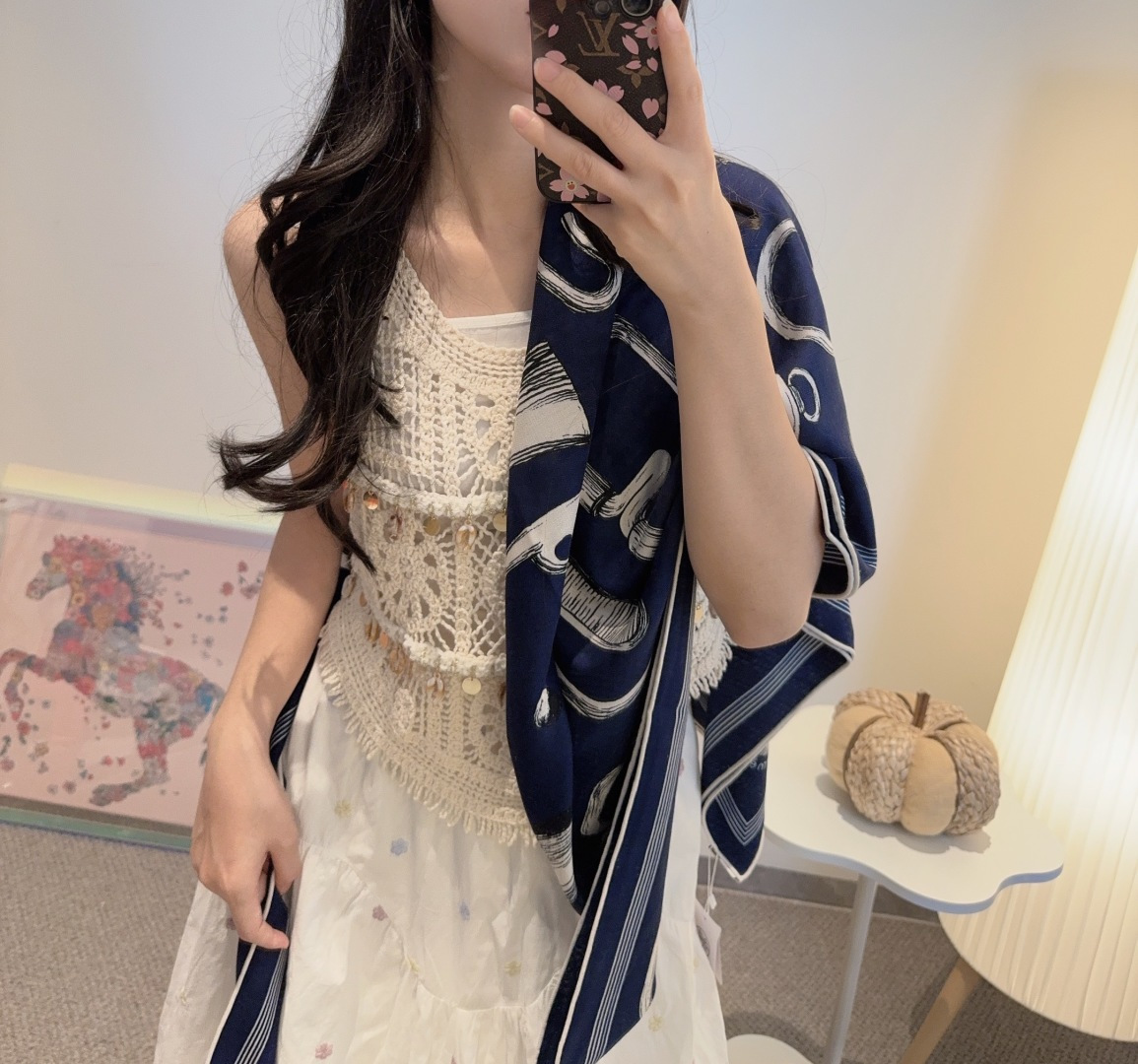  “马具故事的诗意回顾”140双面披肩
设计师 弗洛伦斯·曼里克（Florence Manlik）

尺