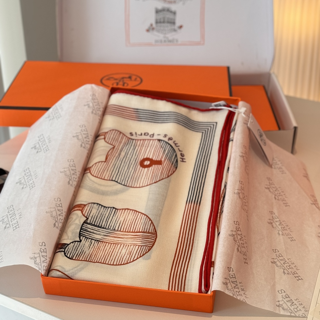  “马具故事的诗意回顾”140双面披肩
设计师 弗洛伦斯·曼里克（Florence Manlik）

尺