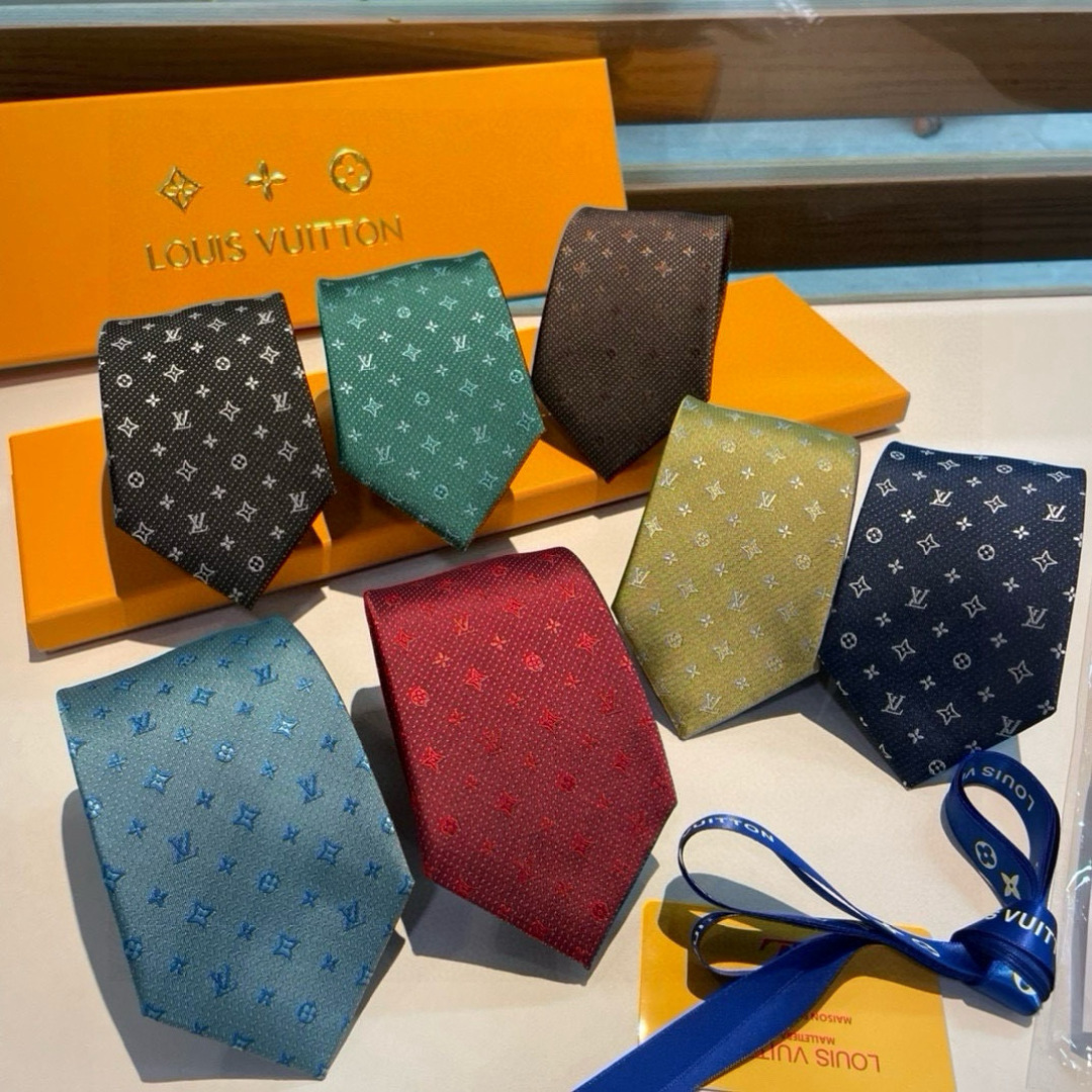 特价👏👏专柜同歩👔👔精致的小Logo提花，低调奢华大气的配色，这款领带将Lv标志性的Damier图案以同