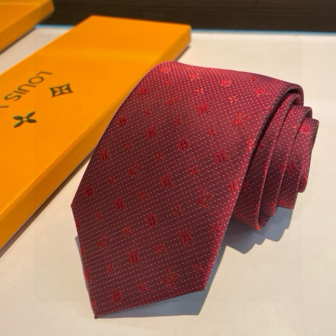 特价👏👏专柜同歩👔👔精致的小Logo提花，低调奢华大气的配色，这款领带将Lv标志性的Damier图案以同