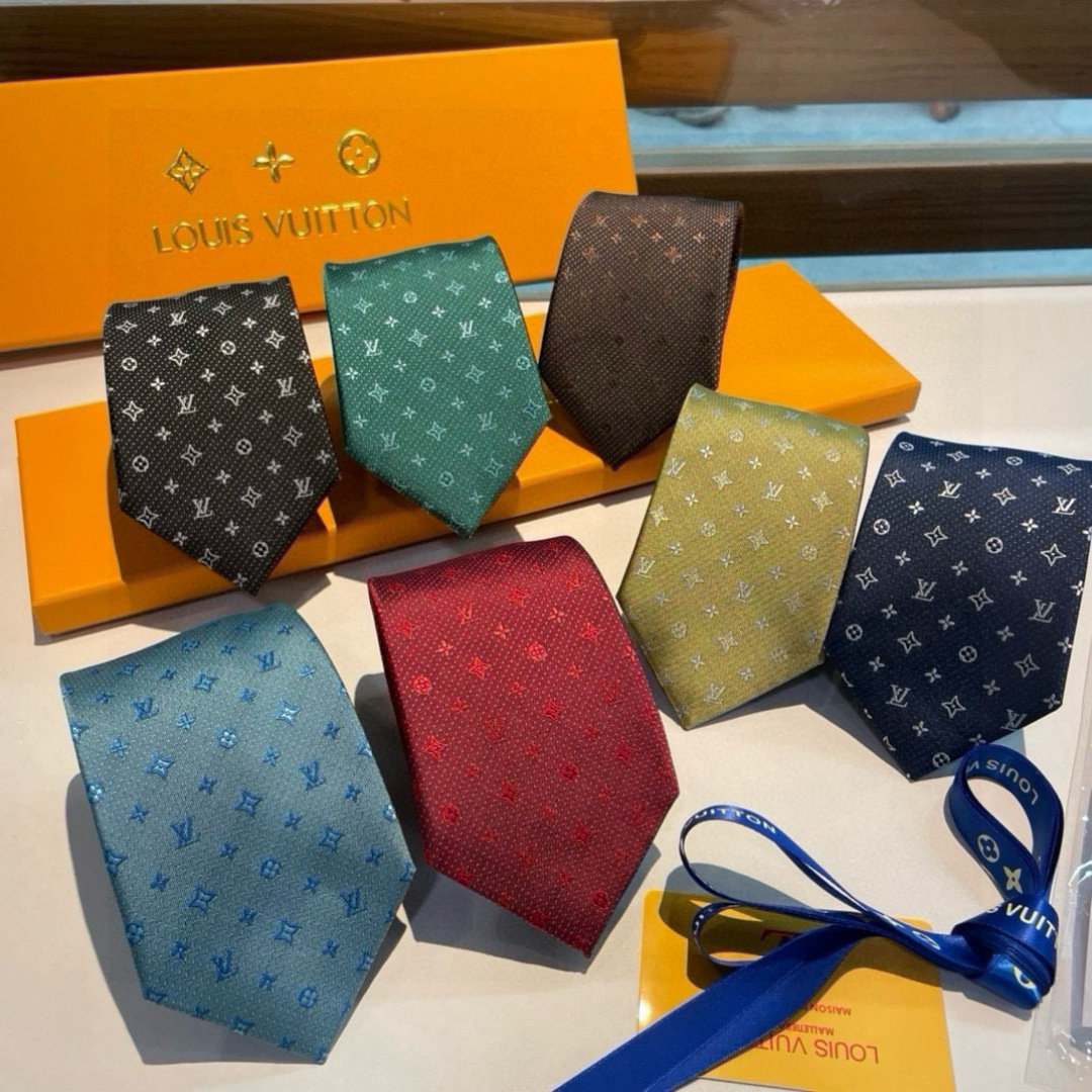 特价👏👏专柜同歩👔👔精致的小Logo提花，低调奢华大气的配色，这款领带将Lv标志性的Damier图案以同