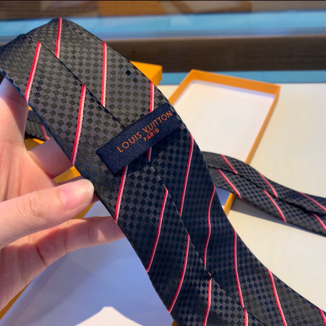 特价特价P LV专柜同步出货啦‼ 男士领带系列【ECU领带】👔👔，稀有😻😻展现精湛手工与时尚优雅的理想选