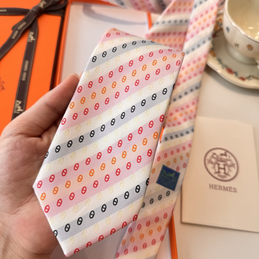 特价特 爱马仕男士新款领带系列👔👔，稀有H家每年都有一千条不同印花的领带面世，从最初的多以几何图案表现骑
