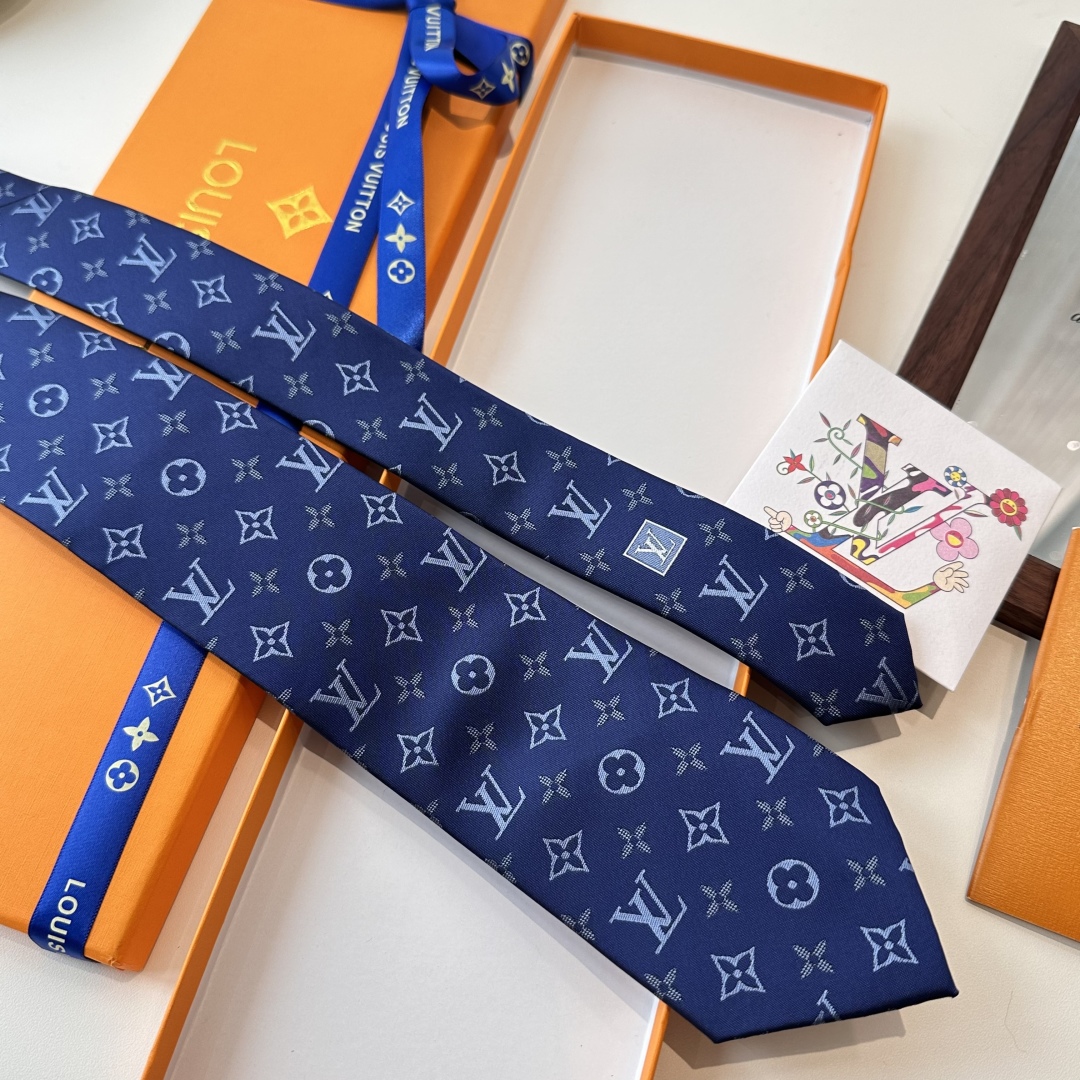 特价👏👏专柜同歩👔👔精致的小Logo提花，低调奢华大气的配色，这款领带将Lv标志性的Damier图案以同