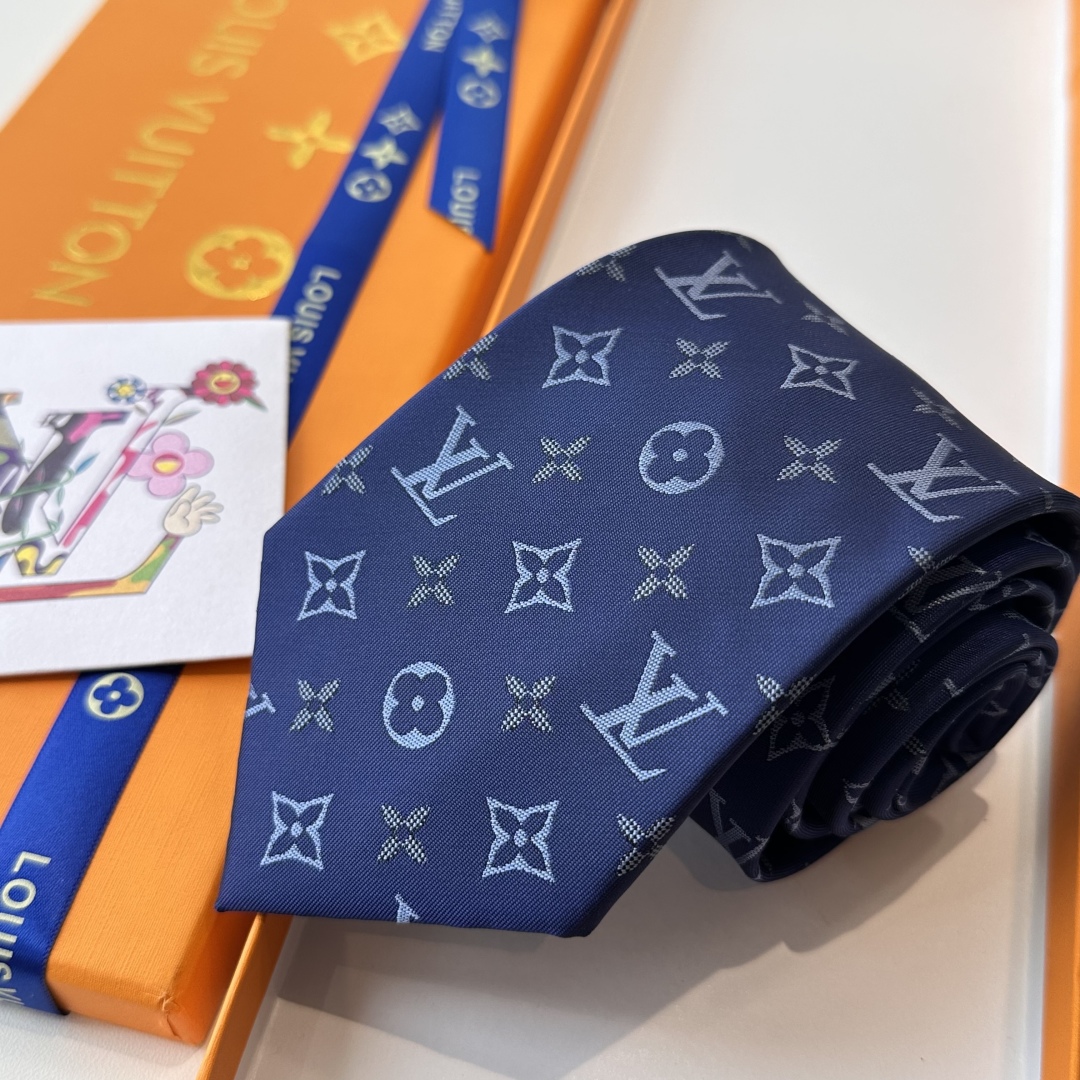 特价👏👏专柜同歩👔👔精致的小Logo提花，低调奢华大气的配色，这款领带将Lv标志性的Damier图案以同