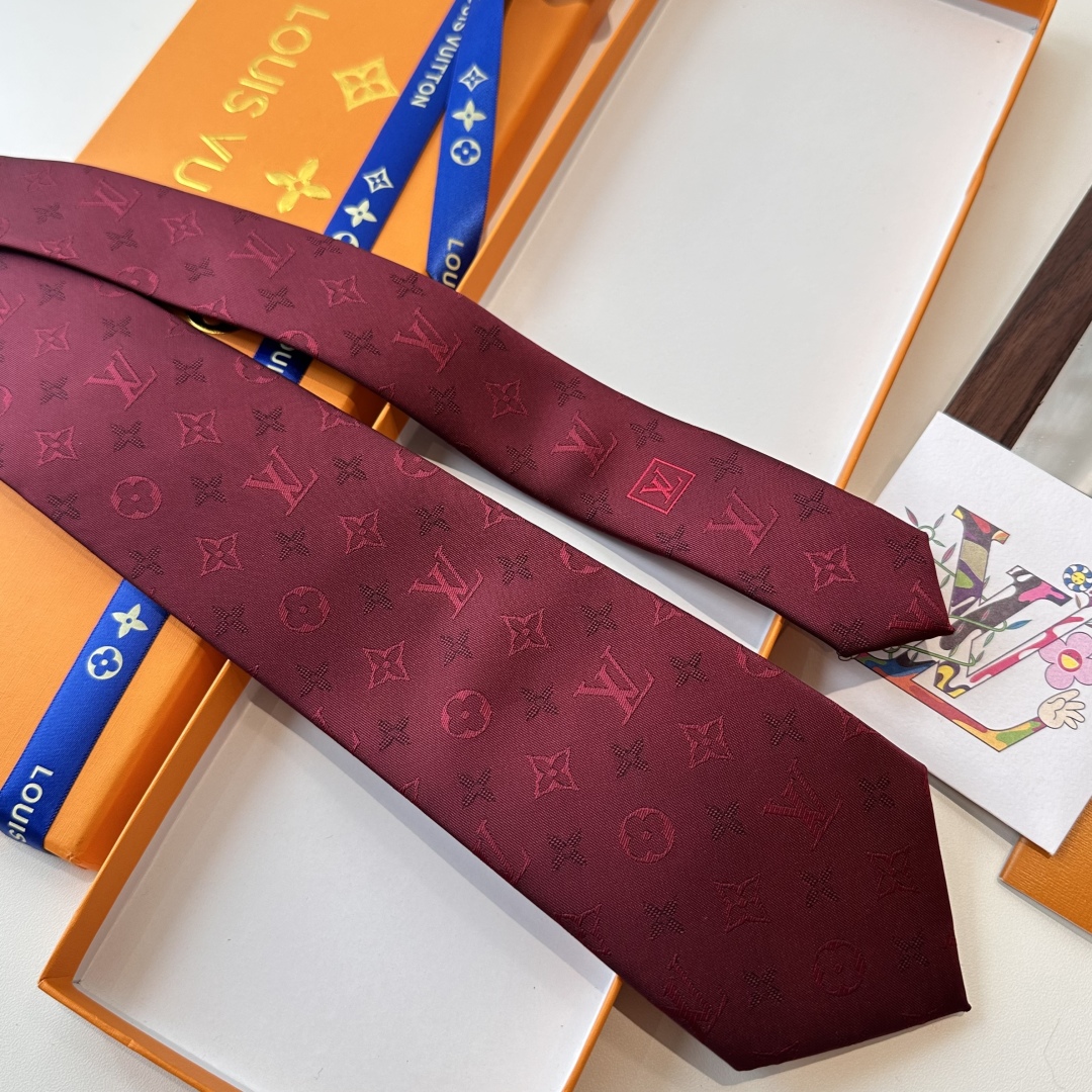 特价👏👏专柜同歩👔👔精致的小Logo提花，低调奢华大气的配色，这款领带将Lv标志性的Damier图案以同