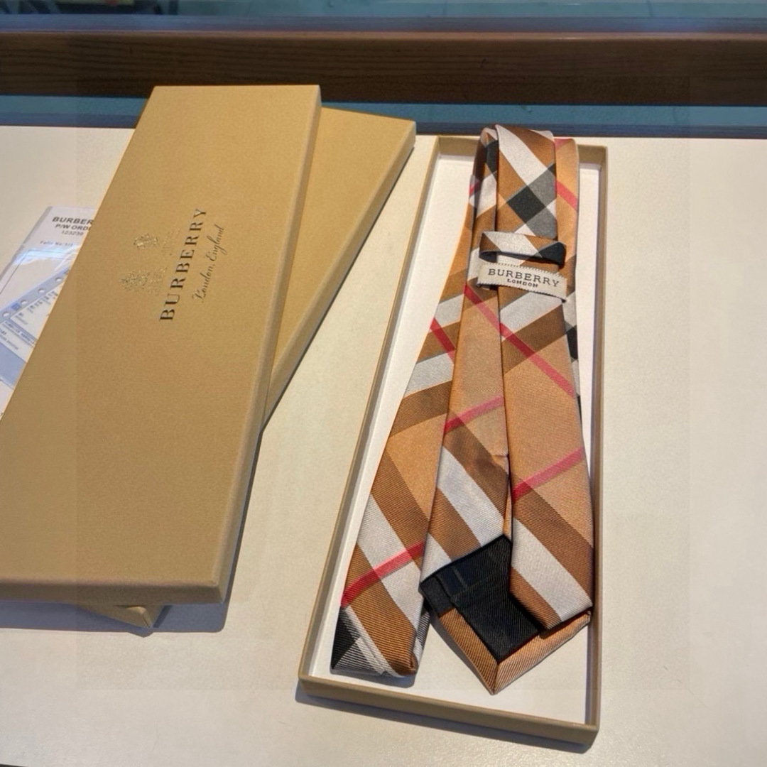 特价 B家专柜同步领带出货啦‼️‼️ 巴宝莉男士【博柏利领带】👔👔，稀有😻😻展现精湛手工与时尚优雅的理想