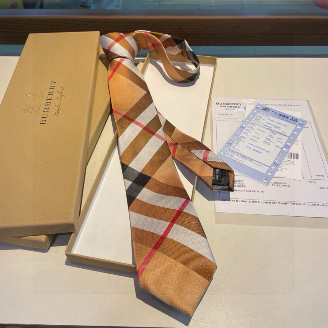 特价 B家专柜同步领带出货啦‼️‼️ 巴宝莉男士【博柏利领带】👔👔，稀有😻😻展现精湛手工与时尚优雅的理想