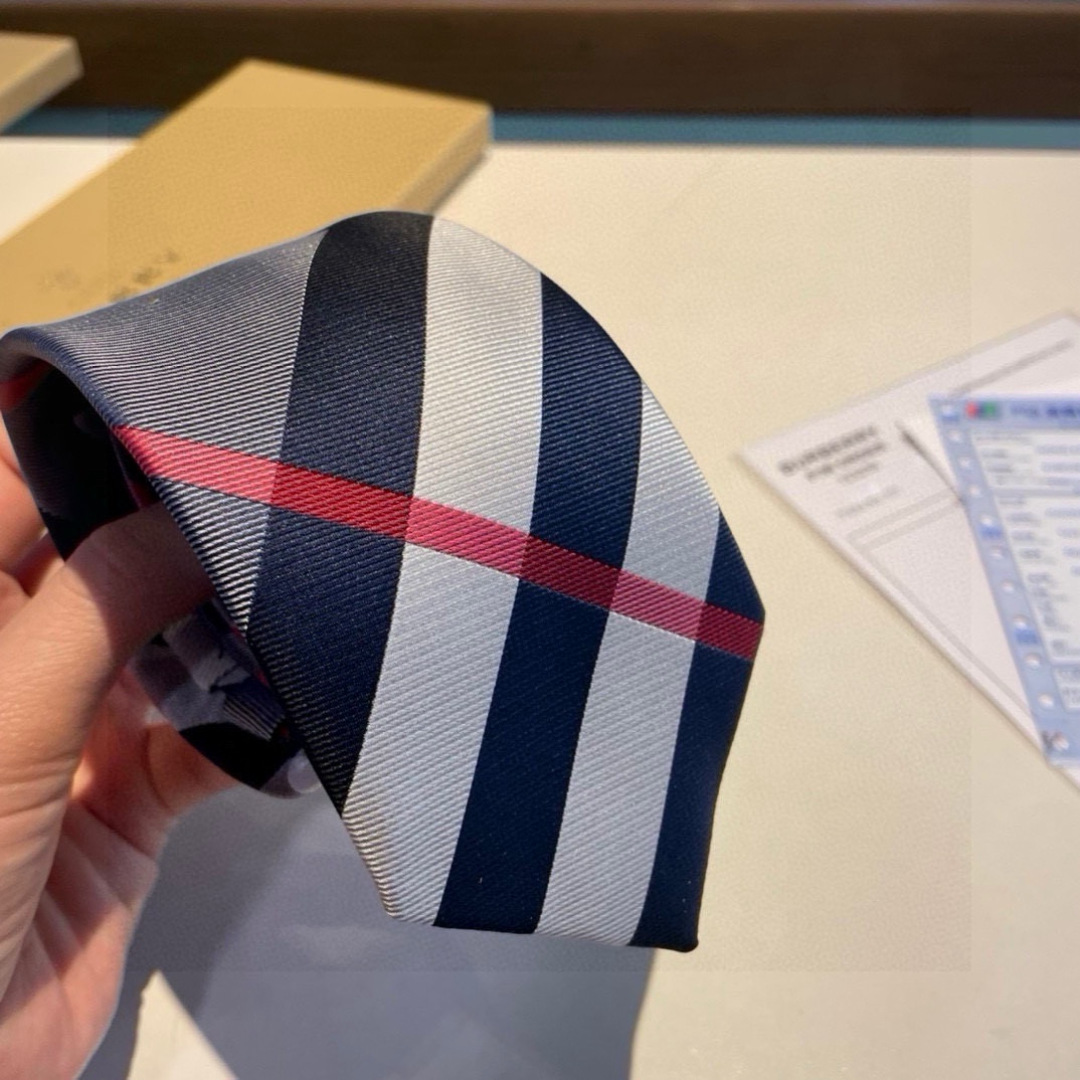 特价 B家专柜同步领带出货啦‼️‼️ 巴宝莉男士【博柏利领带】👔👔，稀有😻😻展现精湛手工与时尚优雅的理想