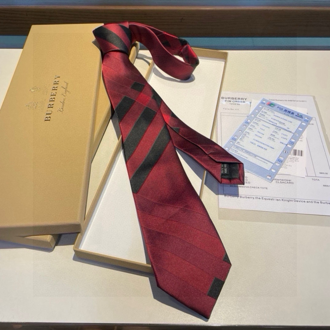 特价 B家专柜同步领带出货啦‼️‼️ 巴宝莉男士【博柏利领带】👔👔，稀有😻😻展现精湛手工与时尚优雅的理想