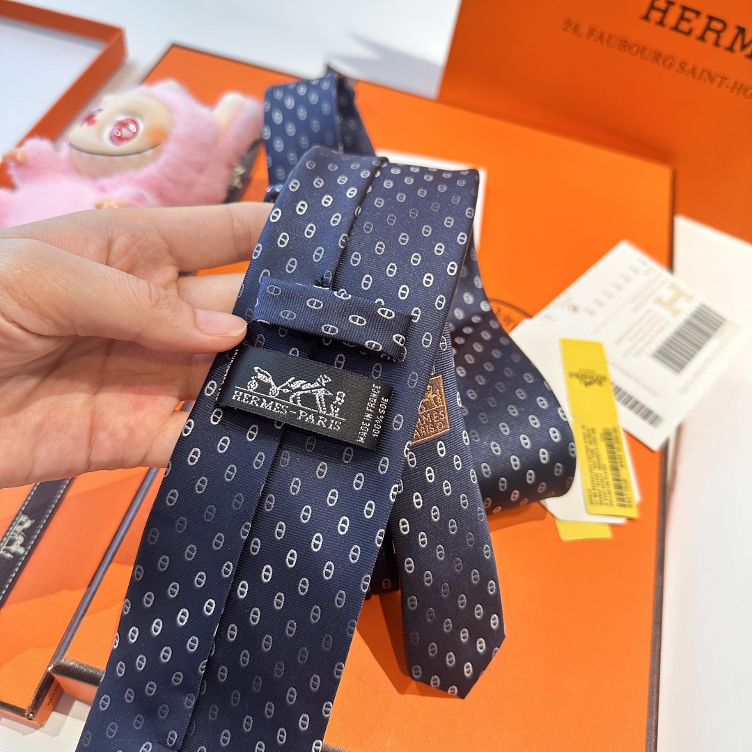 特价特 爱马仕男士新款领带系列👔👔，稀有H家每年都有一千条不同印花的领带面世，从最初的多以几何图案表现骑