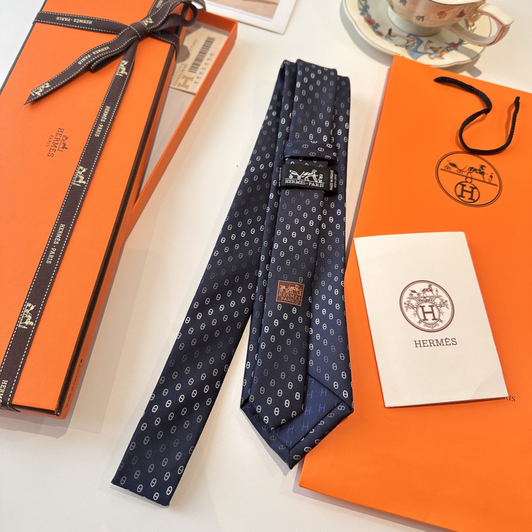 特价特 爱马仕男士新款领带系列👔👔，稀有H家每年都有一千条不同印花的领带面世，从最初的多以几何图案表现骑
