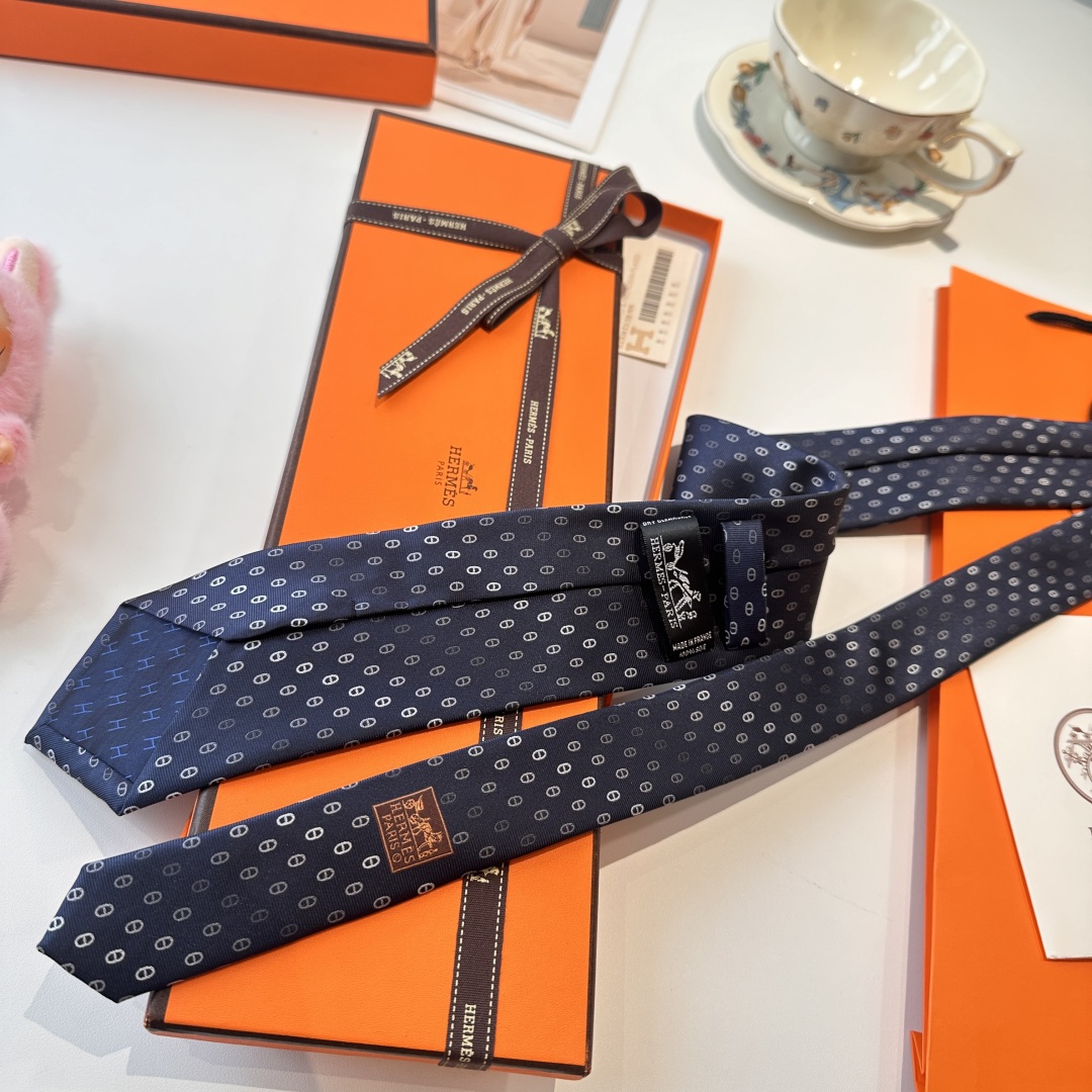 特价特 爱马仕男士新款领带系列👔👔，稀有H家每年都有一千条不同印花的领带面世，从最初的多以几何图案表现骑