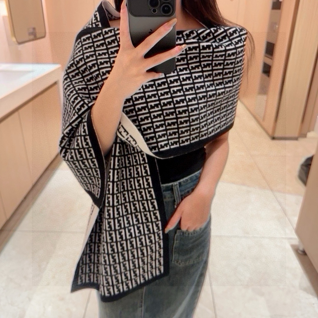 NO:341426,New!  Fendi's new series, knitted double-sided scarf, dual-purpose, super versatile and practical style, which can be worn by both men and women!  A new upgrade has been made in the new season. The classic letters are modern and fashionable with pure wool knitted 180×30cm high-version scarf, high-version scarf, fendi19860909上新！Fendi新款系列,针织双面围巾,一条两用,超级百搭实用的款式,男女士都能配戴！在新一季进行了全新升级,经典字母摩登时尚采用纯羊毛针织180×30cm高版本围巾,高版本围巾,fendi,scarf