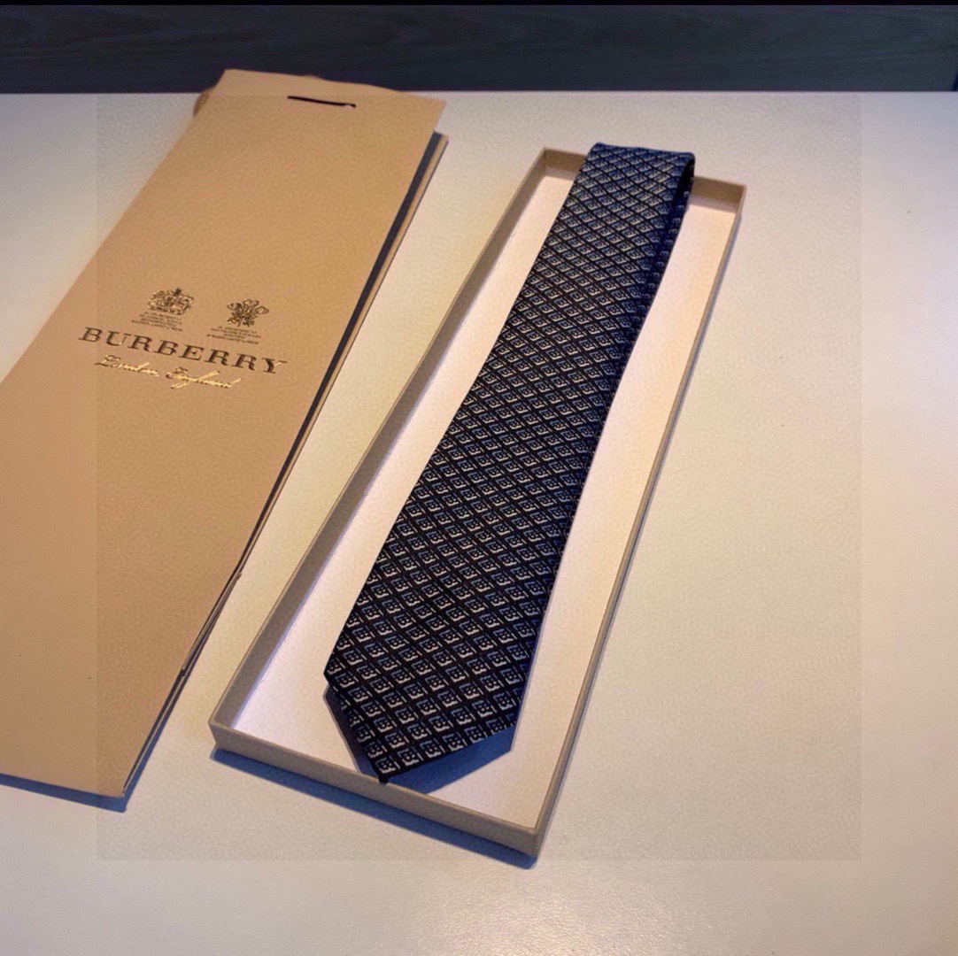 特价 B家专柜同步领带出货啦‼️‼️巴宝莉 新款，稀有😻😻展现精湛手工与时尚优雅的理想选择，这款采用B家