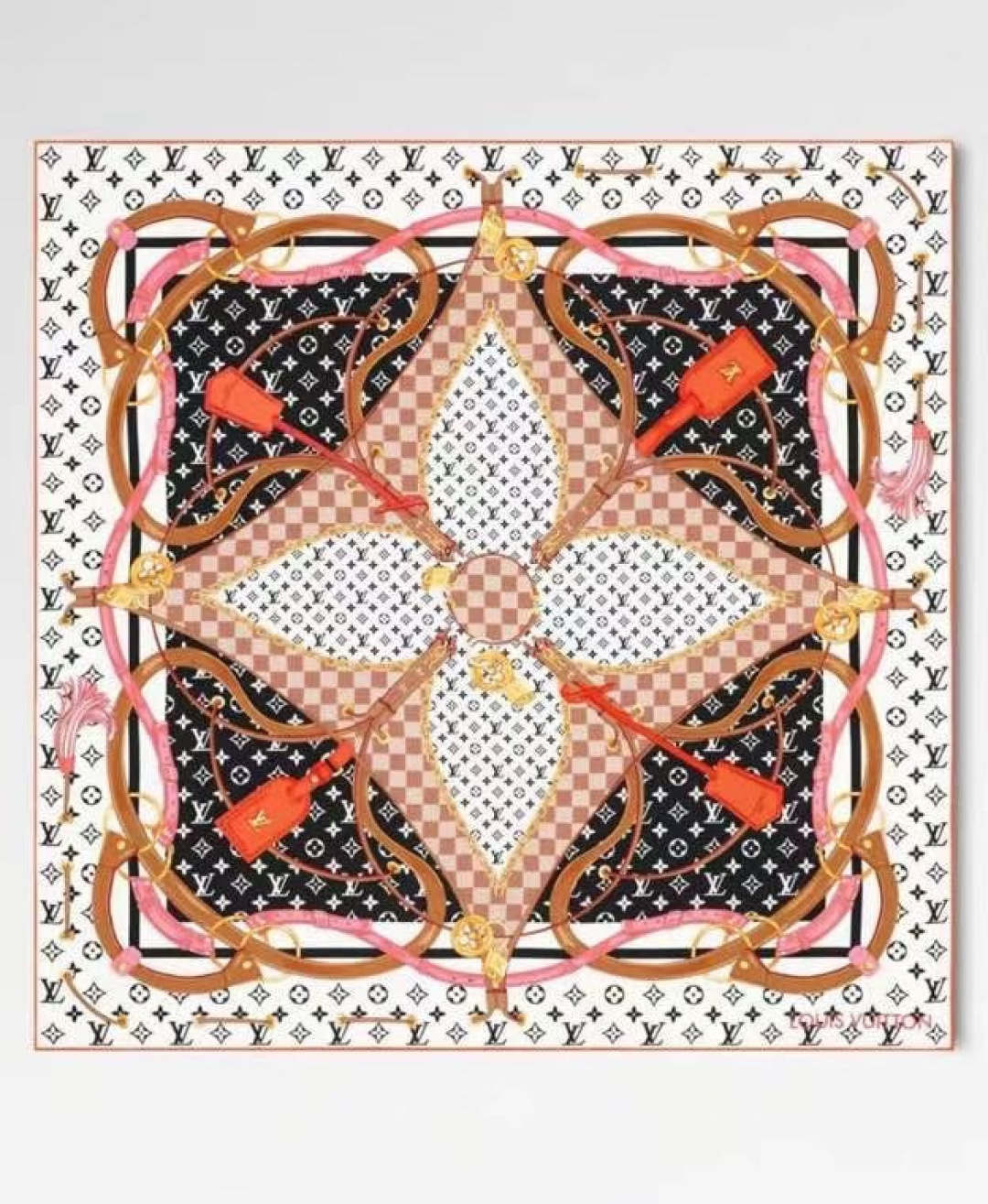 Flower And StraPs 以瞩目笔触彰显雅致风范，依托丝印工艺描绘 Monogram 花卉、肩