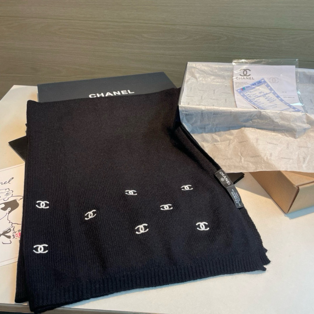 刺绣版 CHANEL羊绒长巾👏💙顶级原单正品旷世绝美【小香披肩】羊绒围巾，顶级高端货👼【绝对值得珍藏👍】
