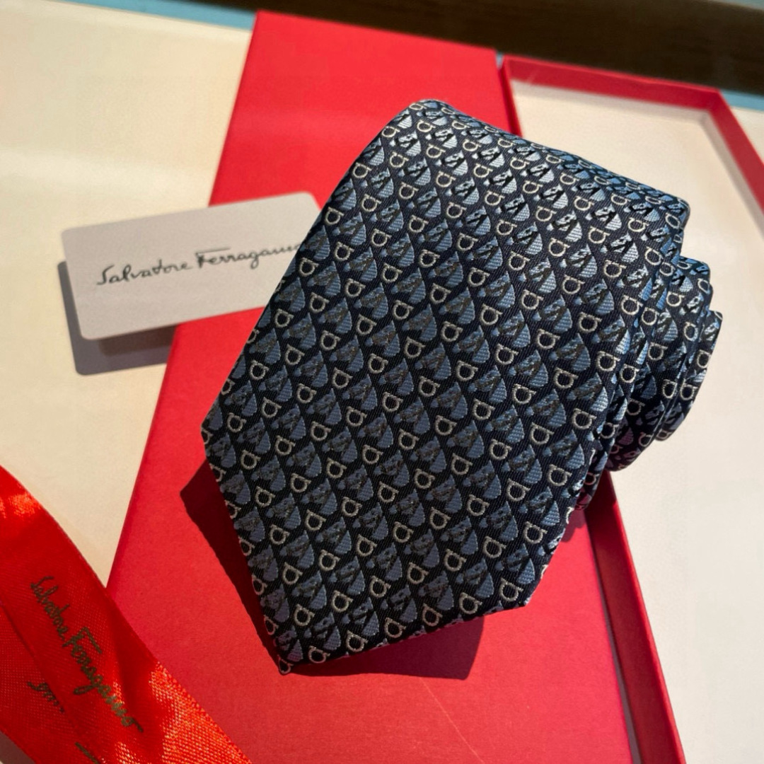 特价特 配包装 菲拉格慕男士新款领带系列👔👔，让男士可以充分展示自己个性。100%顶级斜纹真丝手工定制‼