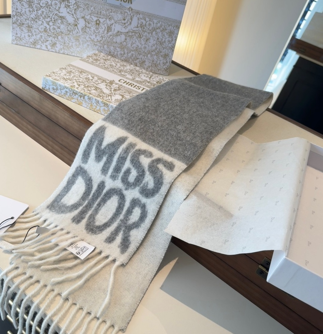 𝐃𝐈𝐎𝐑 •25🆕『Miss Dior 』最新！Miss Dior Graffiti系列新品，醒目Log