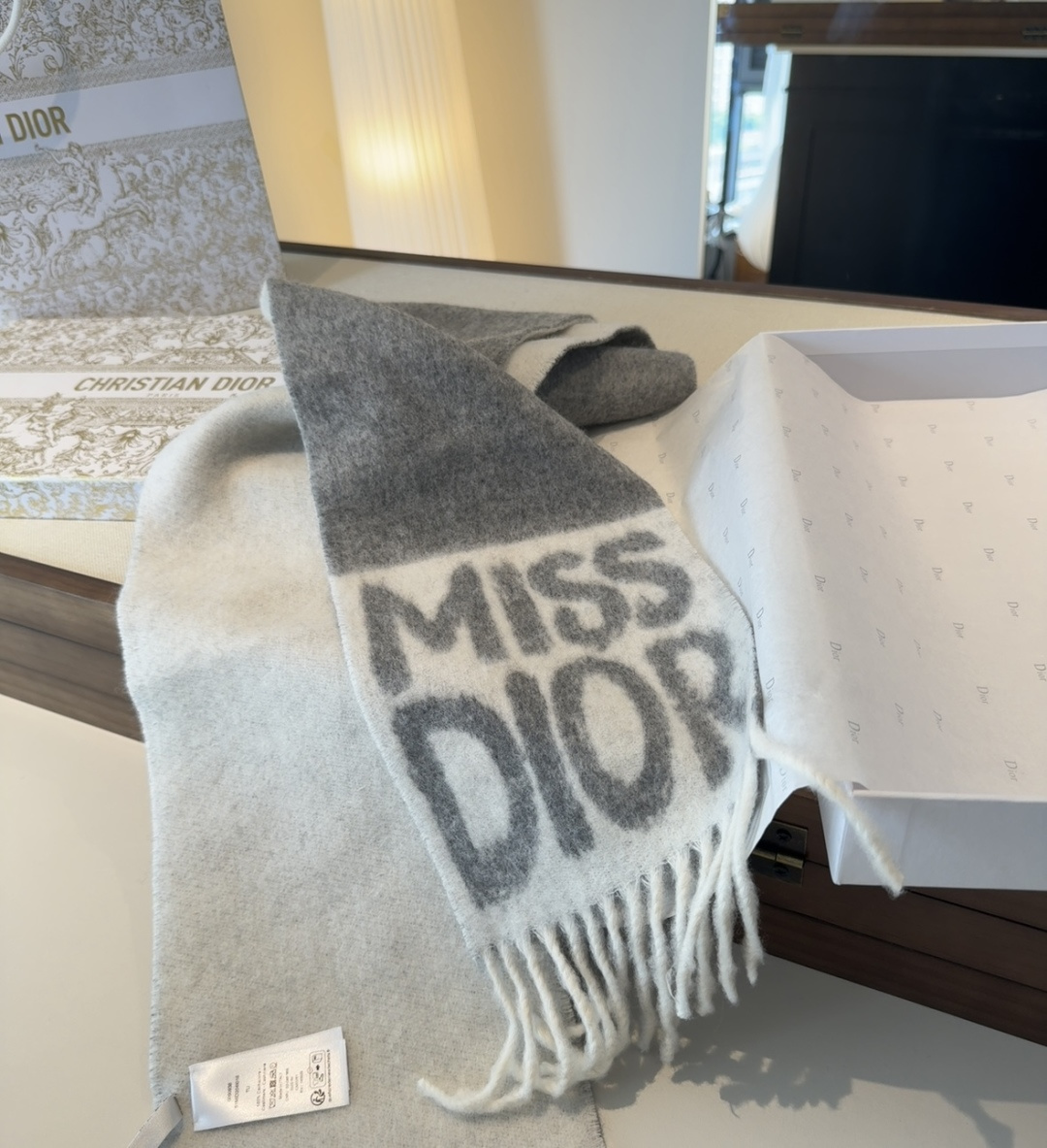 𝐃𝐈𝐎𝐑 •25🆕『Miss Dior 』最新！Miss Dior Graffiti系列新品，醒目Log