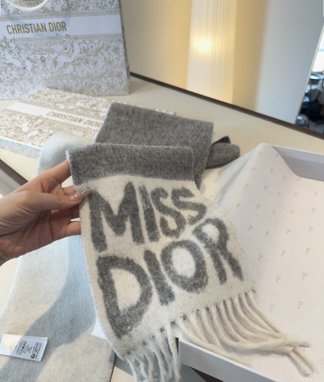 𝐃𝐈𝐎𝐑 •25🆕『Miss Dior 』最新！Miss Dior Graffiti系列新品，醒目Log