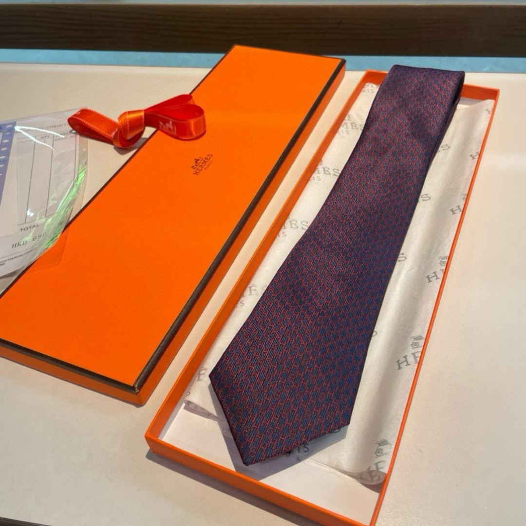 特价 爱马仕H字母男士新款领带系列👔👔，让男士可以充分展示自己个性。100%顶级斜纹真丝手工定制‼