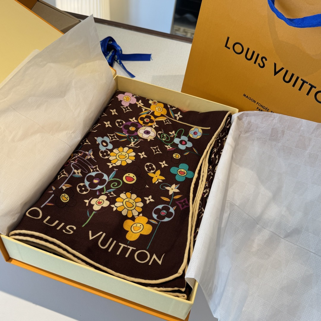 ❄【双面同色】原单Lv140cm丝绒方本款方巾，丝印工艺刻画丰富细节，描绘 Monogram 薇薇安之家