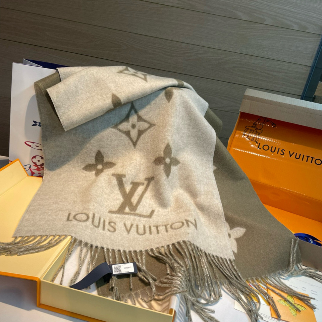 L霍思燕最新糖果色 最新更新原版带芯片 吊炸了天的硬货‼ 跟足原版工艺 ，超级清晰字体 历久弥新 厚实温