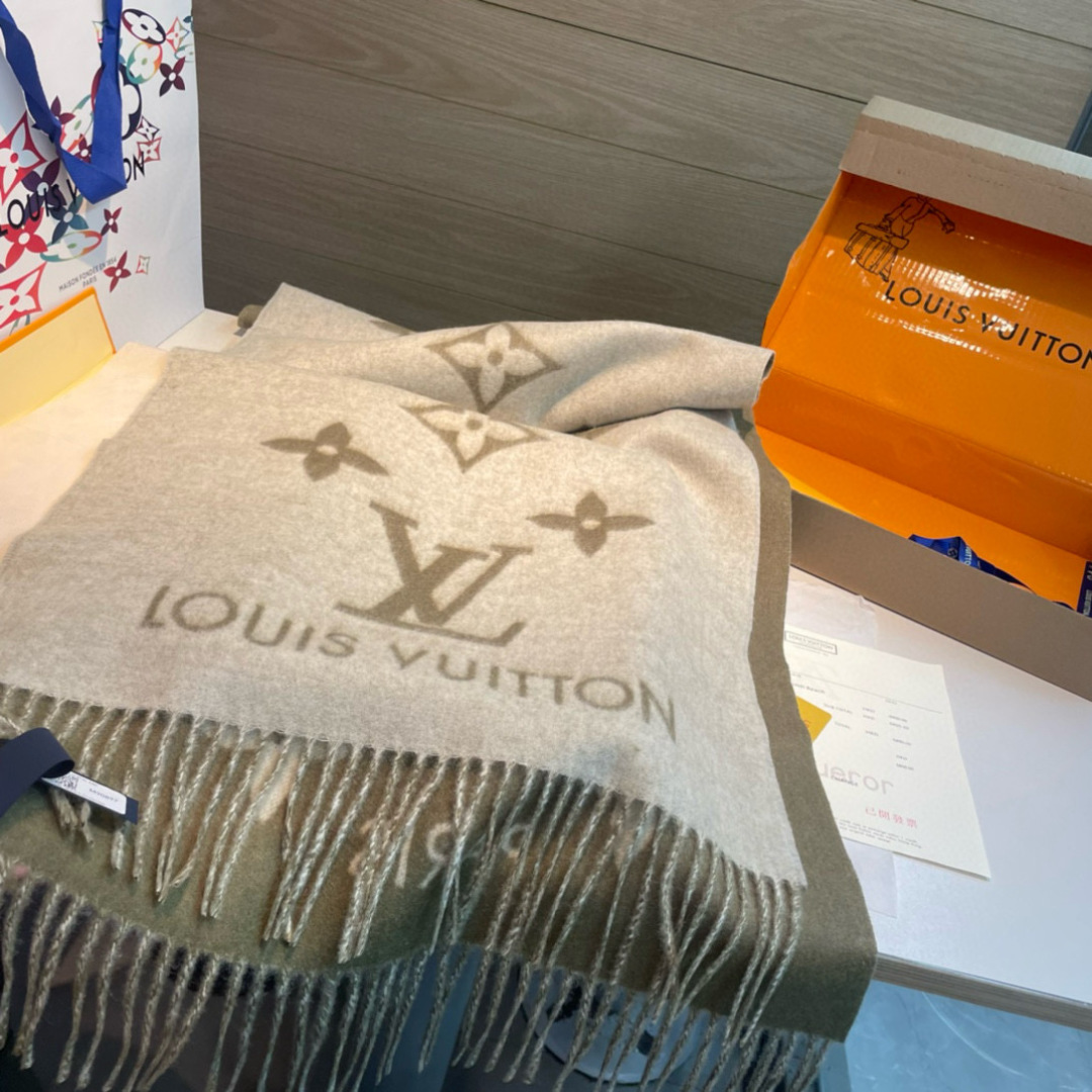 L霍思燕最新糖果色 最新更新原版带芯片 吊炸了天的硬货‼ 跟足原版工艺 ，超级清晰字体 历久弥新 厚实温