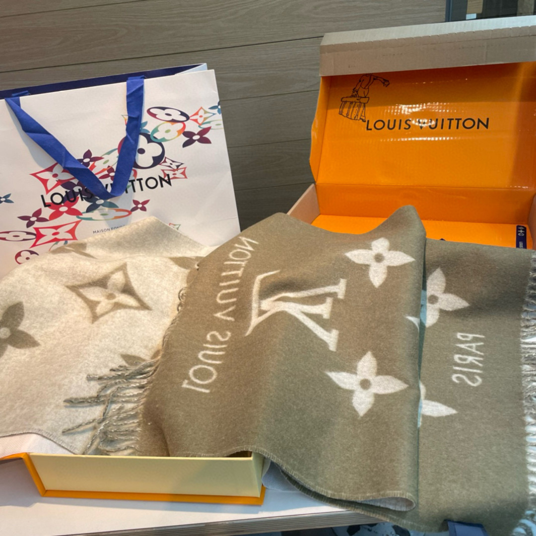 L霍思燕最新糖果色 最新更新原版带芯片 吊炸了天的硬货‼ 跟足原版工艺 ，超级清晰字体 历久弥新 厚实温