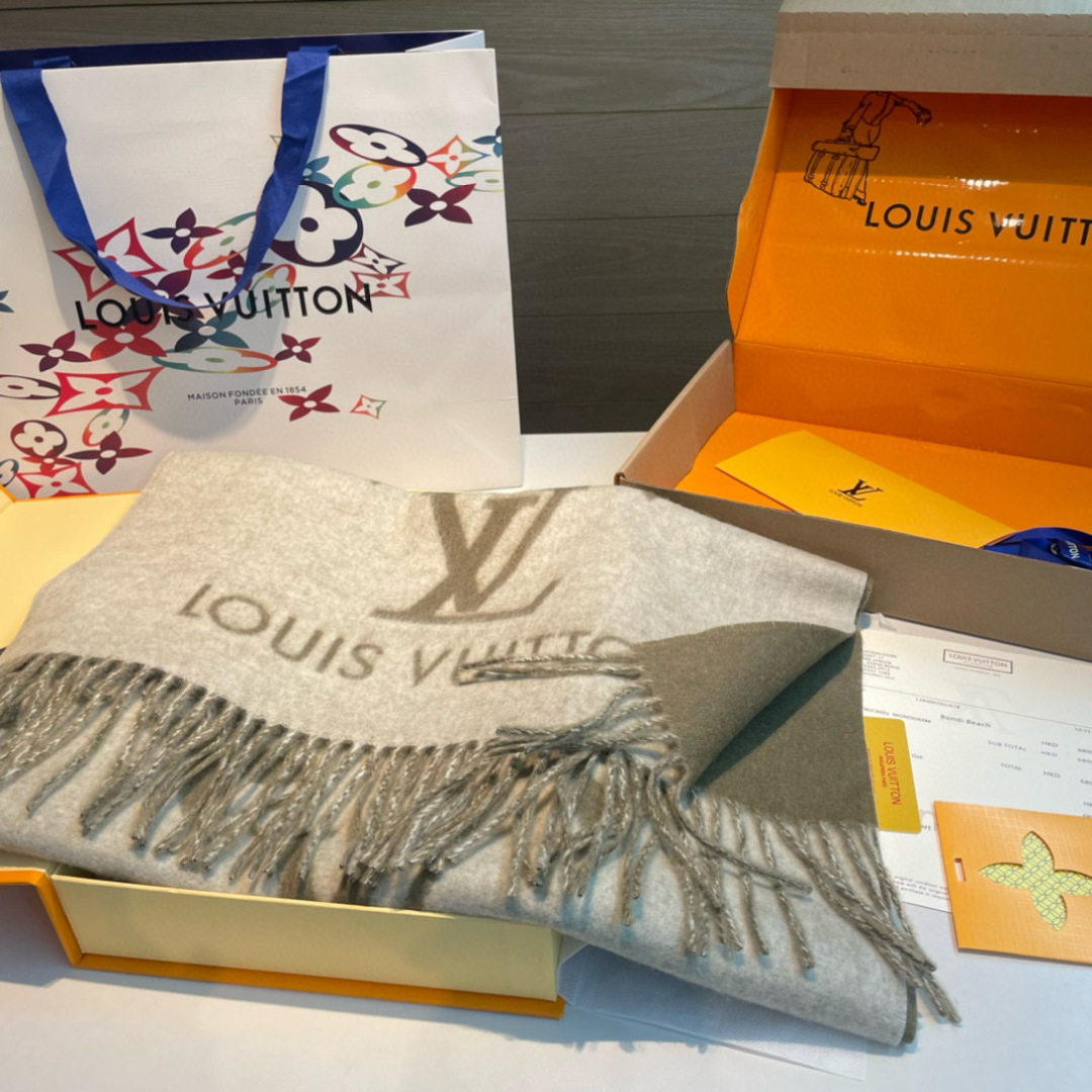 L霍思燕最新糖果色 最新更新原版带芯片 吊炸了天的硬货‼ 跟足原版工艺 ，超级清晰字体 历久弥新 厚实温