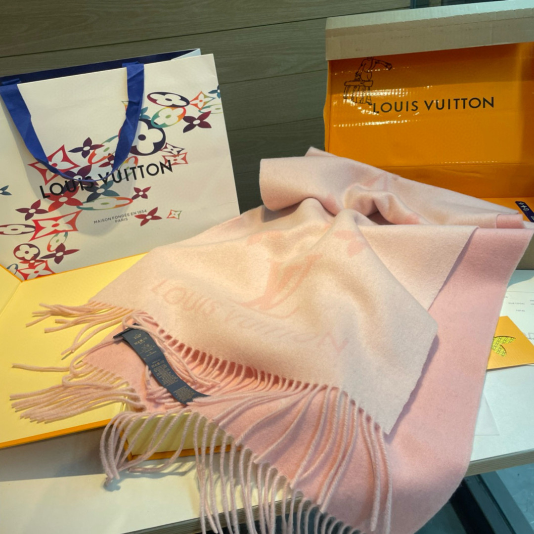 L霍思燕最新糖果色 最新更新原版带芯片 吊炸了天的硬货‼ 跟足原版工艺 ，超级清晰字体 历久弥新 厚实温