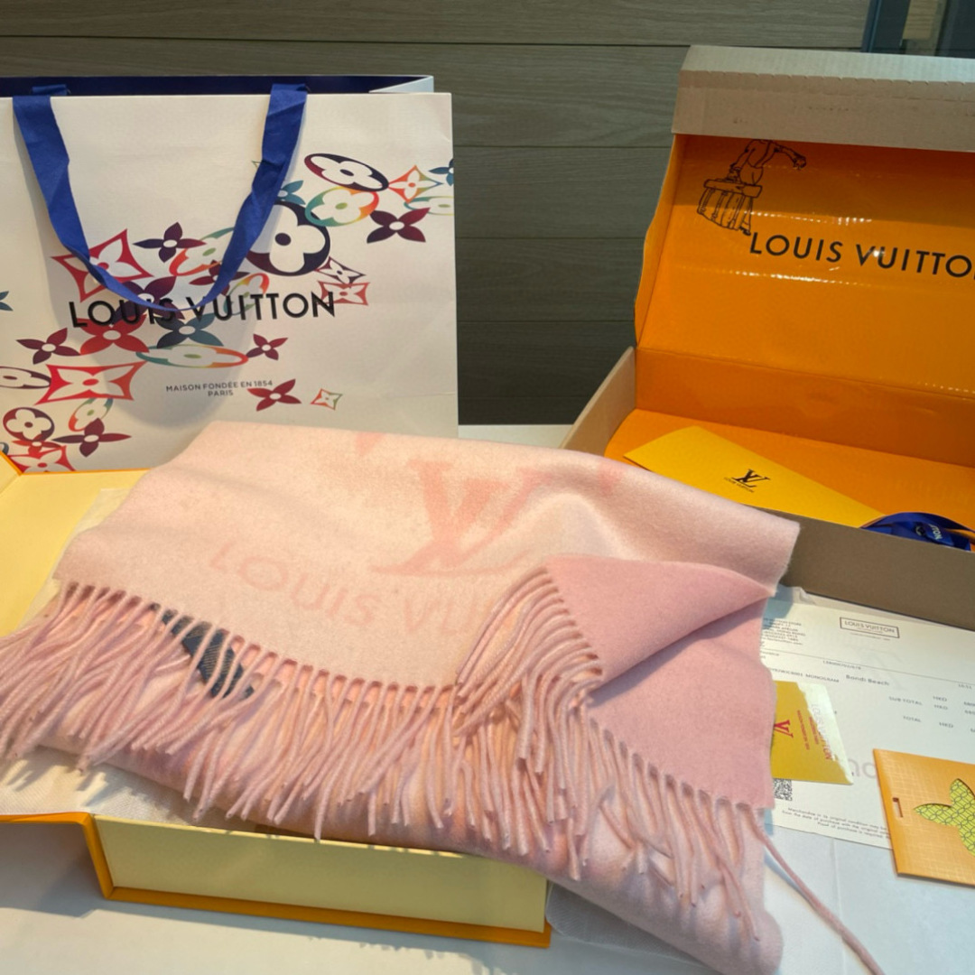 L霍思燕最新糖果色 最新更新原版带芯片 吊炸了天的硬货‼ 跟足原版工艺 ，超级清晰字体 历久弥新 厚实温