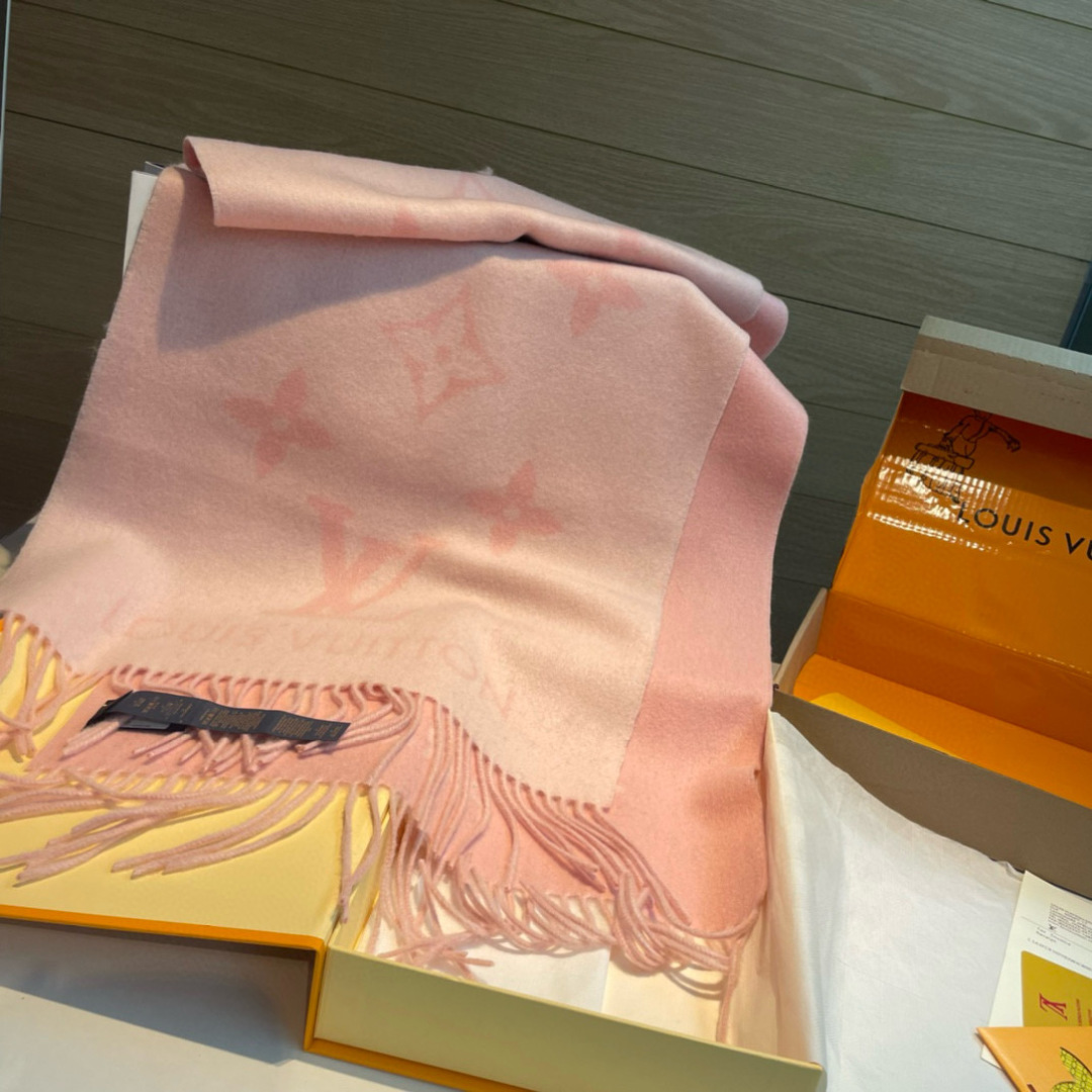 L霍思燕最新糖果色 最新更新原版带芯片 吊炸了天的硬货‼ 跟足原版工艺 ，超级清晰字体 历久弥新 厚实温