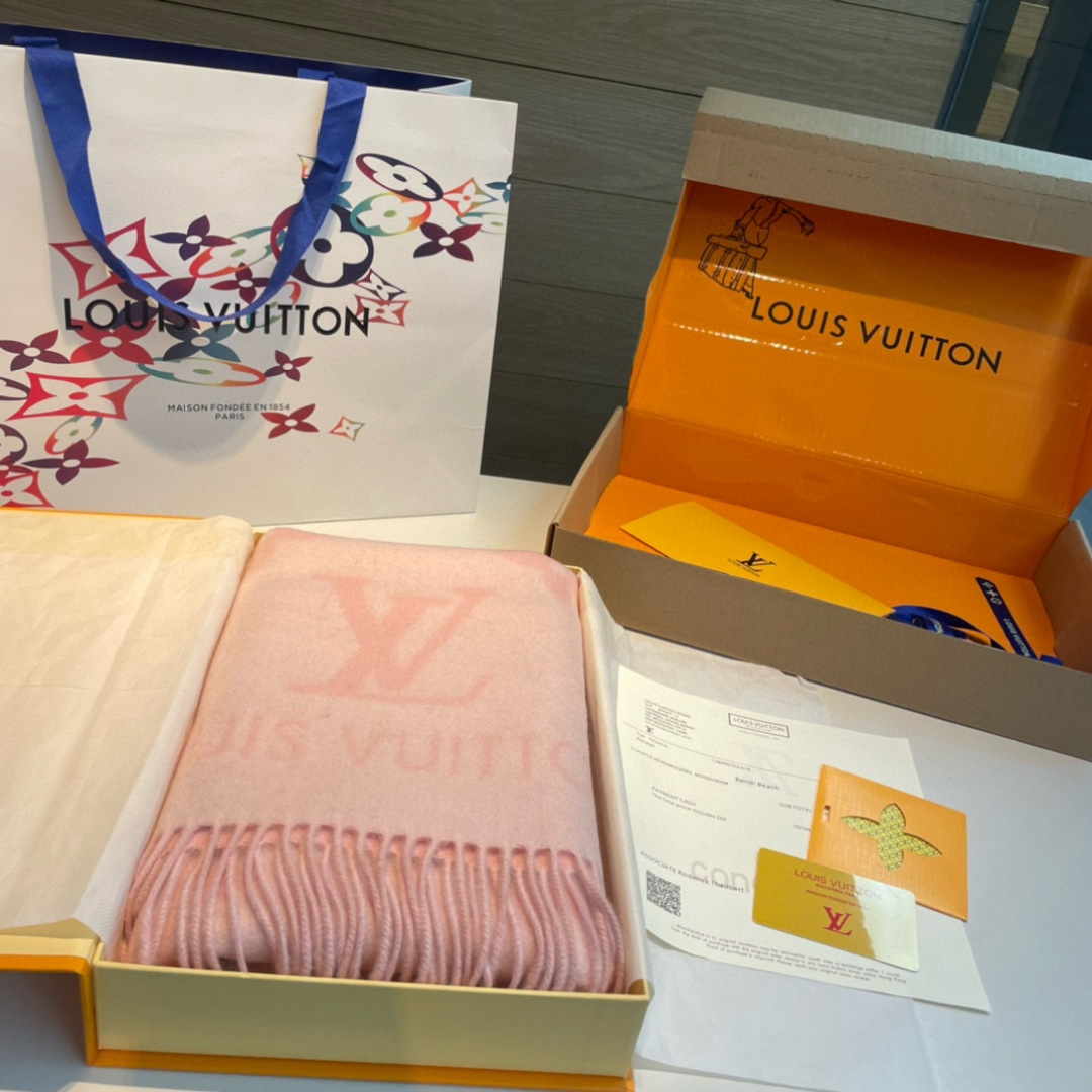 L霍思燕最新糖果色 最新更新原版带芯片 吊炸了天的硬货‼ 跟足原版工艺 ，超级清晰字体 历久弥新 厚实温