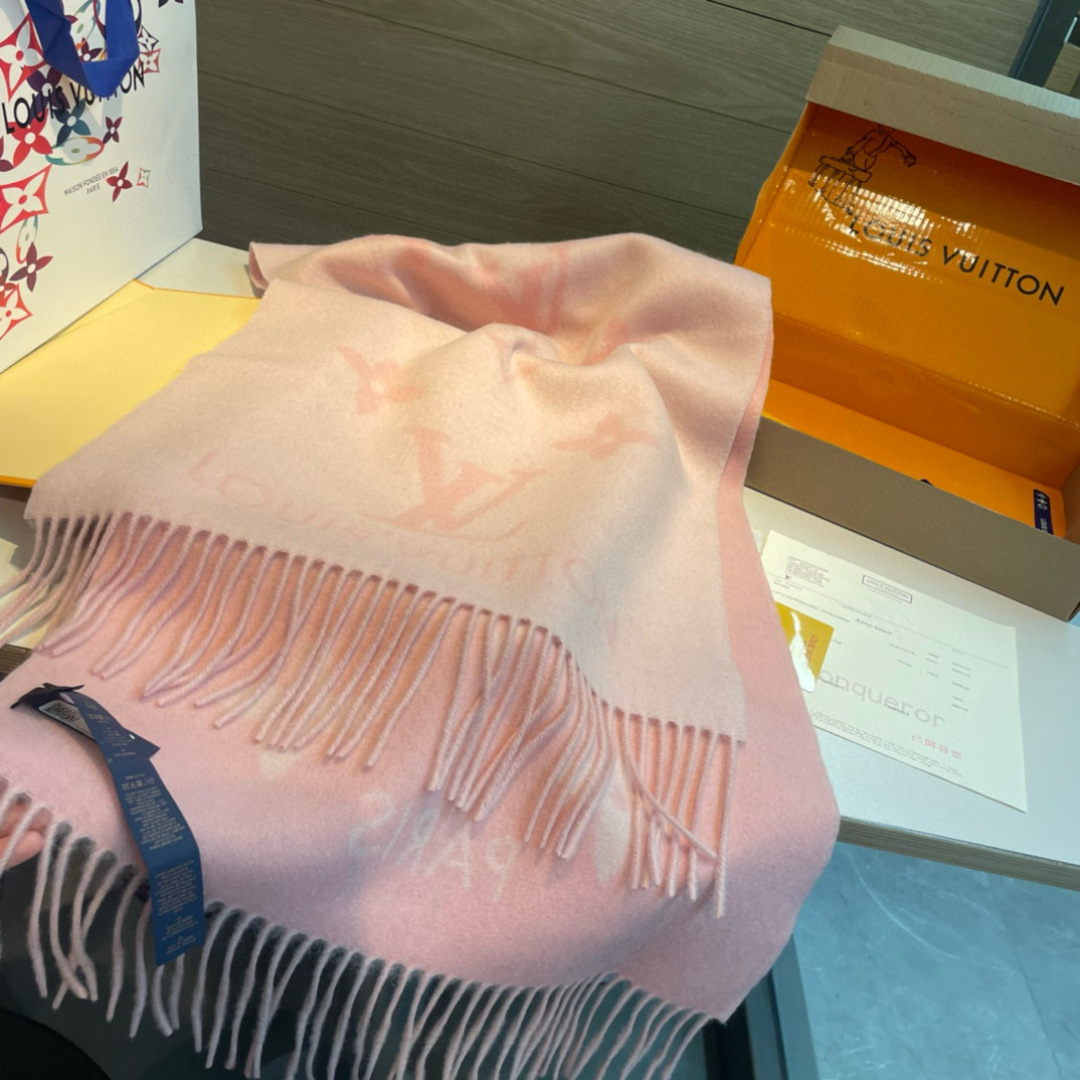 L霍思燕最新糖果色 最新更新原版带芯片 吊炸了天的硬货‼ 跟足原版工艺 ，超级清晰字体 历久弥新 厚实温