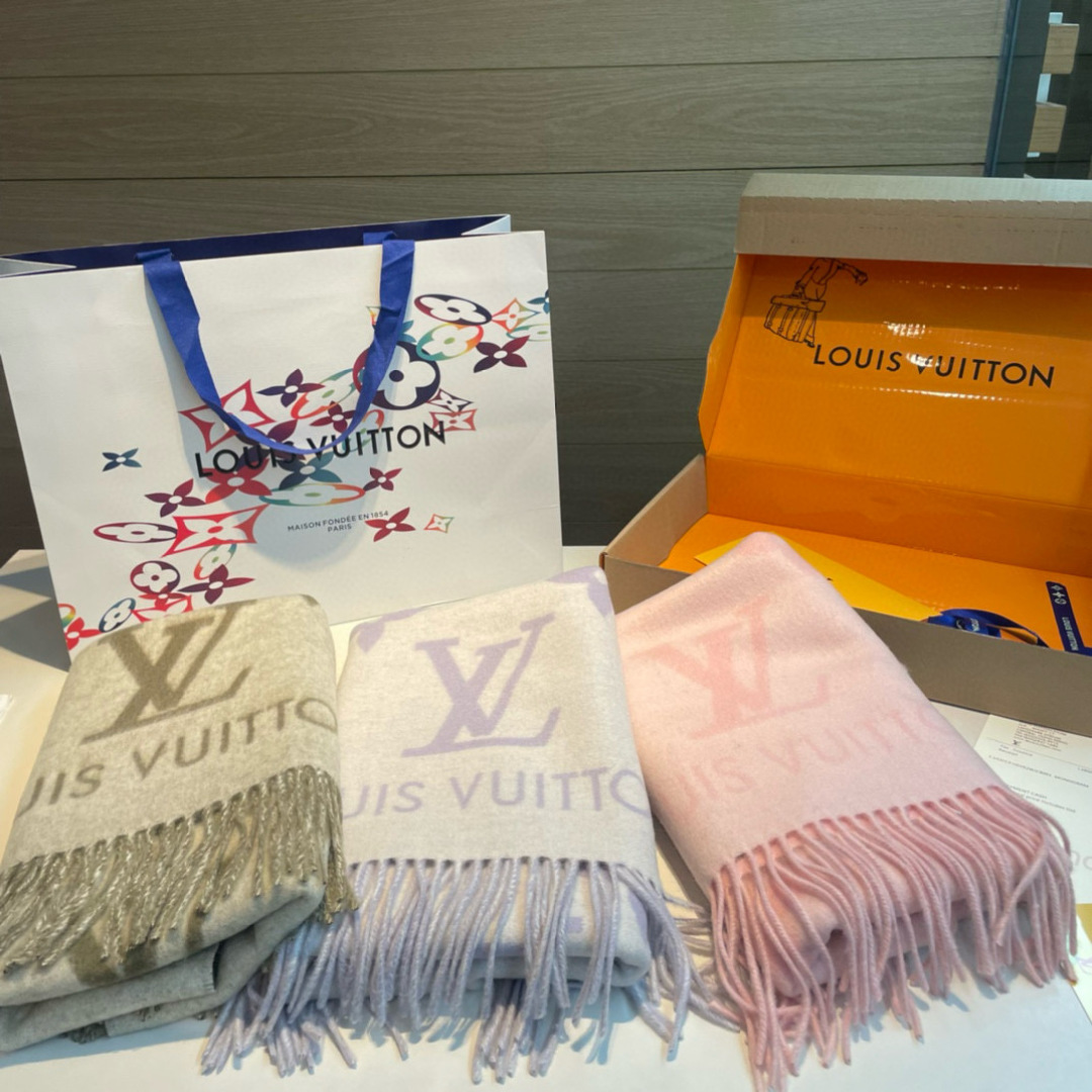 L霍思燕最新糖果色 最新更新原版带芯片 吊炸了天的硬货‼ 跟足原版工艺 ，超级清晰字体 历久弥新 厚实温