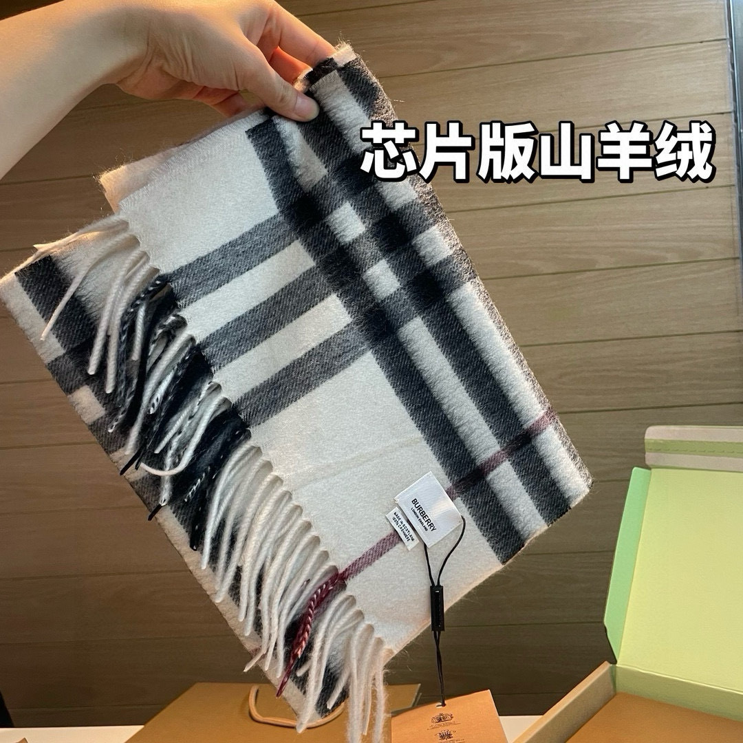 芯片版原单山羊绒 塔尖牛🐂货：皇室殿堂级的经典格围巾‼️已经好几年没有收回这样的🐂货了！难得遇见，可省4