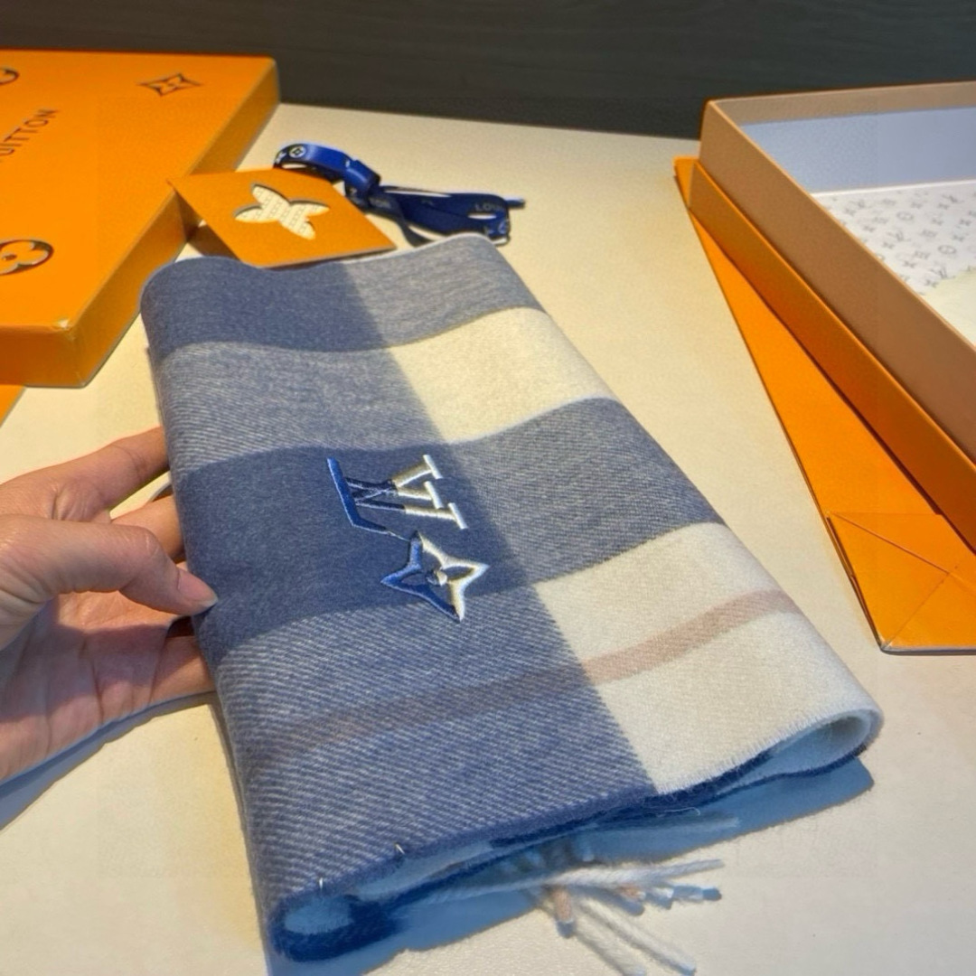 【▪️家属福利来了！！Lv 高端重磅男士围巾！】怒赞推荐，激动~！！下手绝对要快，同步专柜，最高端的男士